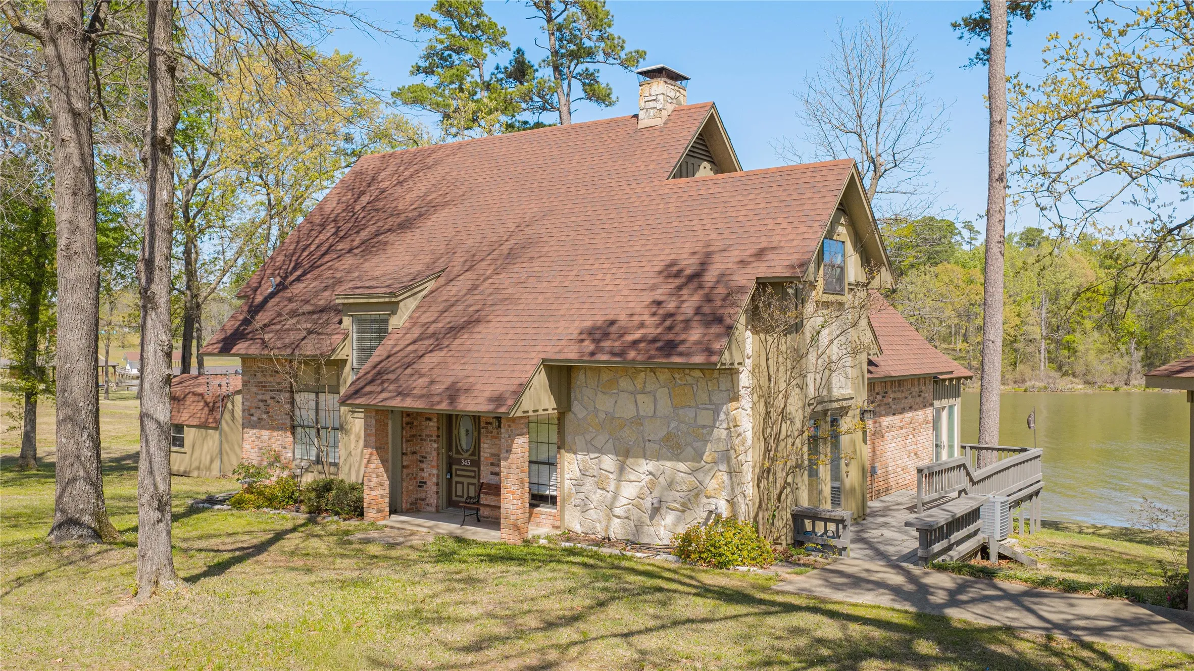 Single Family Residence For Sale in Titus County , 343 County Road 2938 N, Pittsburg, Texas 75686, 4 Bedrooms, 3 Bathrooms, Garage spaces, 1,828 Sqft, built in 1987, Preowned, Price $695,000, mls#21227251, Real Estate Agent in Pittsburg, Homes For Sale in Titus county, Homes For Sale in Pittsburg, Realtor in Pittsburg Texas, Real Estate Brokerage Independent Realty Texas, Luminita Cordes Realtor