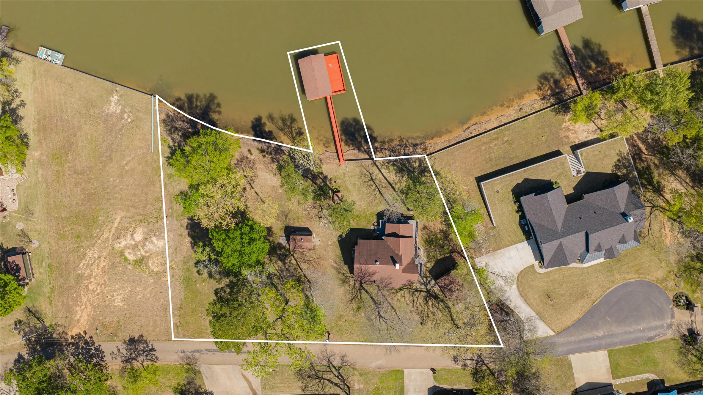 Single Family Residence For Sale in Titus County , 343 County Road 2938 N, Pittsburg, Texas 75686, 4 Bedrooms, 3 Bathrooms, Garage spaces, 1,828 Sqft, built in 1987, Preowned, Price $695,000, mls#21227251, Real Estate Agent in Pittsburg, Homes For Sale in Titus county, Homes For Sale in Pittsburg, Realtor in Pittsburg Texas, Real Estate Brokerage Independent Realty Texas, Luminita Cordes Realtor