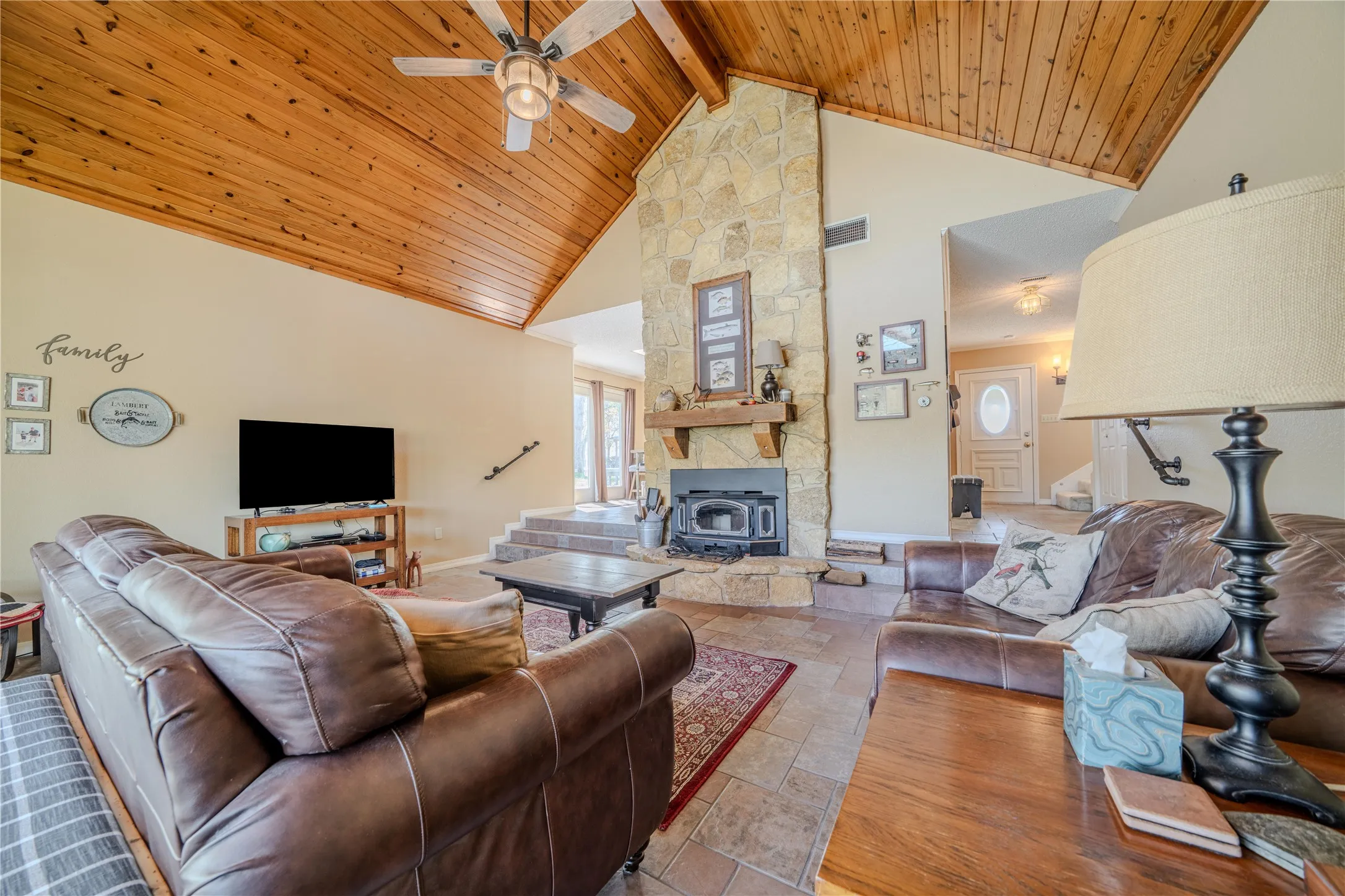 Single Family Residence For Sale in Titus County , 343 County Road 2938 N, Pittsburg, Texas 75686, 4 Bedrooms, 3 Bathrooms, Garage spaces, 1,828 Sqft, built in 1987, Preowned, Price $695,000, mls#21227251, Real Estate Agent in Pittsburg, Homes For Sale in Titus county, Homes For Sale in Pittsburg, Realtor in Pittsburg Texas, Real Estate Brokerage Independent Realty Texas, Luminita Cordes Realtor