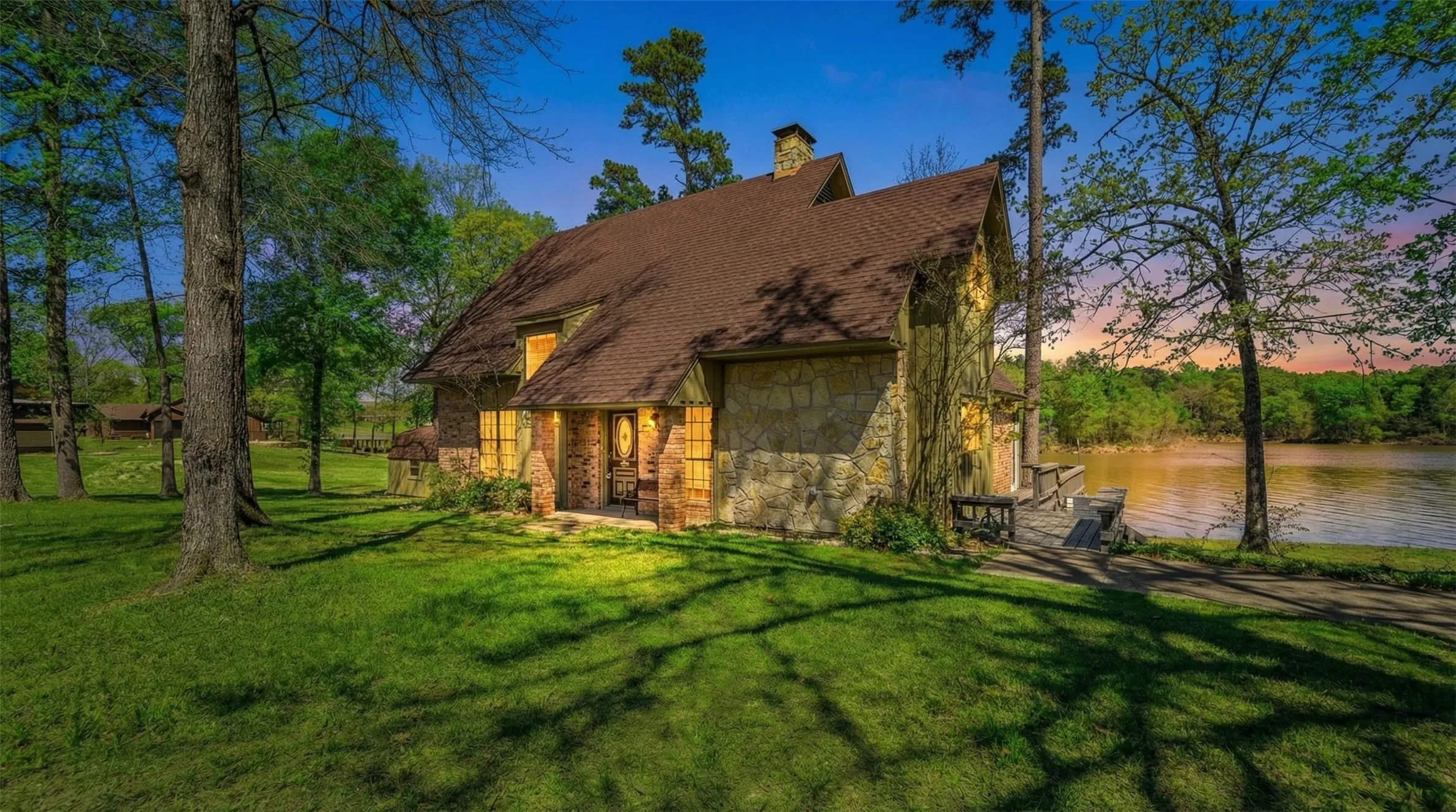Single Family Residence For Sale in Titus County , 343 County Road 2938 N, Pittsburg, Texas 75686, 4 Bedrooms, 3 Bathrooms, Garage spaces, 1,828 Sqft, built in 1987, Preowned, Price $695,000, mls#21227251, Real Estate Agent in Pittsburg, Homes For Sale in Titus county, Homes For Sale in Pittsburg, Realtor in Pittsburg Texas, Real Estate Brokerage Independent Realty Texas, Luminita Cordes Realtor