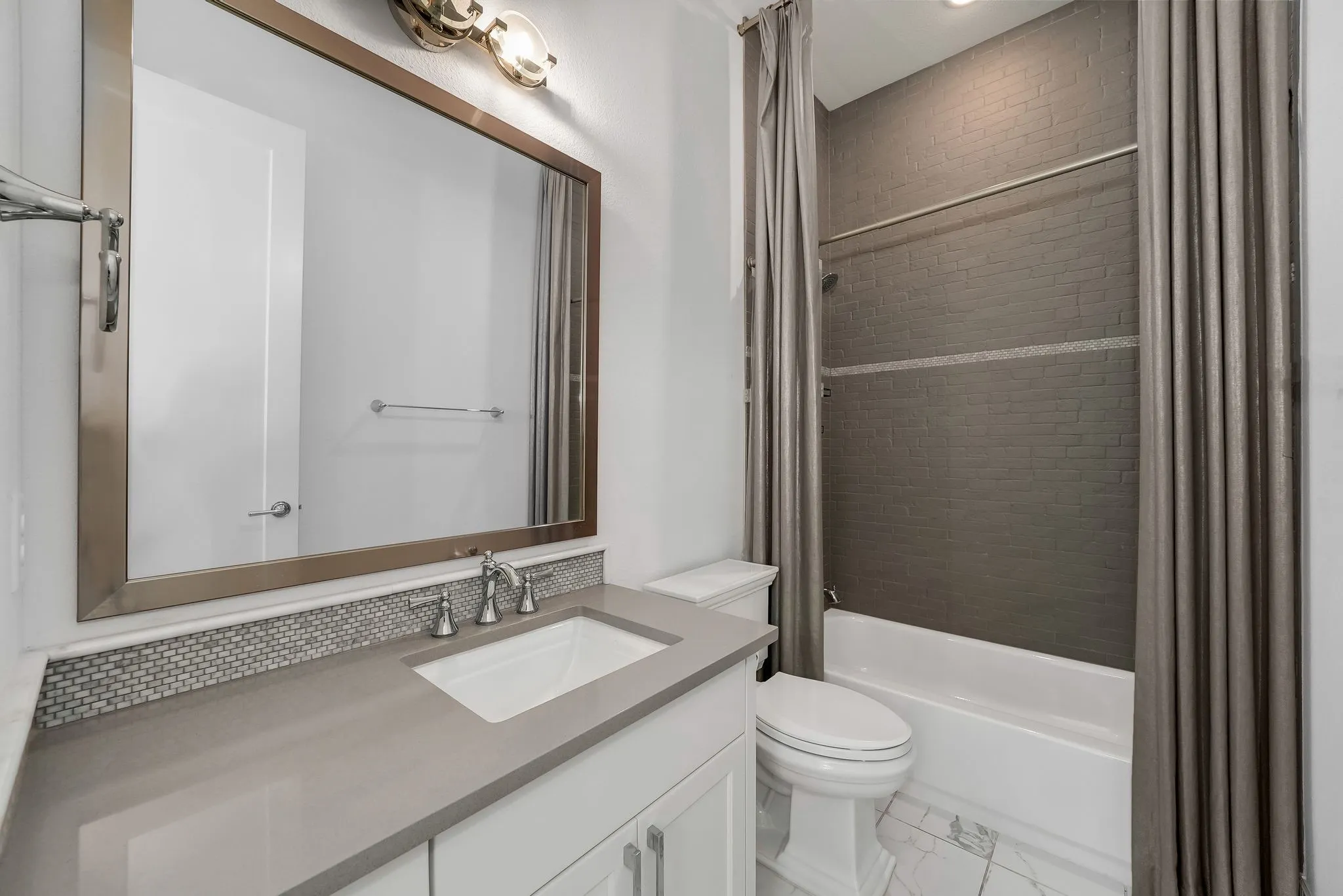 Single Family Residence For Sale in Denton County , 3772 Hamilton Heights Avenue, Frisco, Texas 75034, 5 Bedroom, 7 Bathroom, 3 Garage spaces, 4,632 Sqft, built in 2017, Preowned, mls#21223689, Real Estate Agent in Frisco, Homes For Sale in Denton county, Homes For Sale in Frisco, Realtor in Frisco Texas, Real Estate Brokerage Independent Realty Texas, Luminita Cordes Realtor