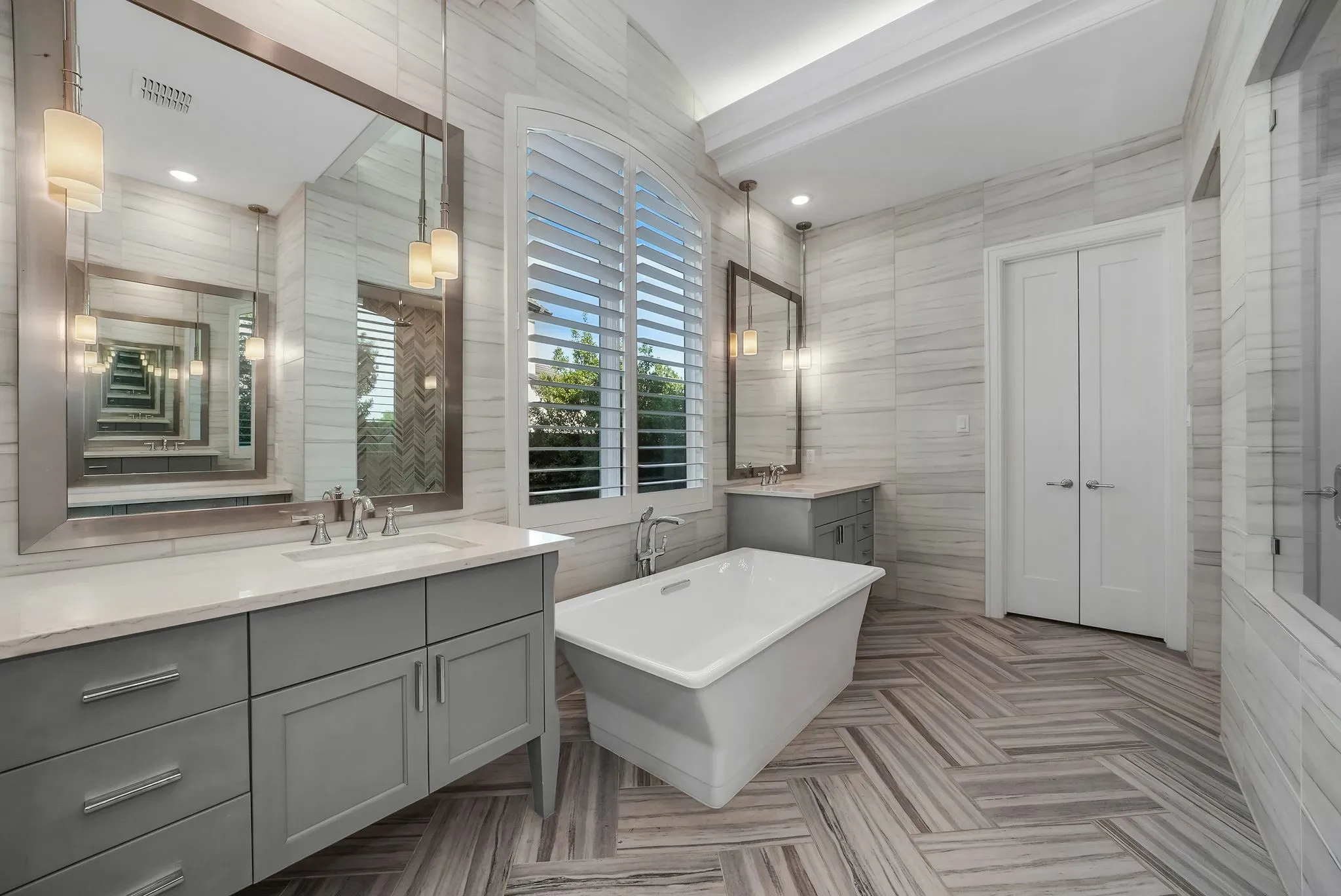 Single Family Residence For Sale in Denton County , 3772 Hamilton Heights Avenue, Frisco, Texas 75034, 5 Bedroom, 7 Bathroom, 3 Garage spaces, 4,632 Sqft, built in 2017, Preowned, mls#21223689, Real Estate Agent in Frisco, Homes For Sale in Denton county, Homes For Sale in Frisco, Realtor in Frisco Texas, Real Estate Brokerage Independent Realty Texas, Luminita Cordes Realtor