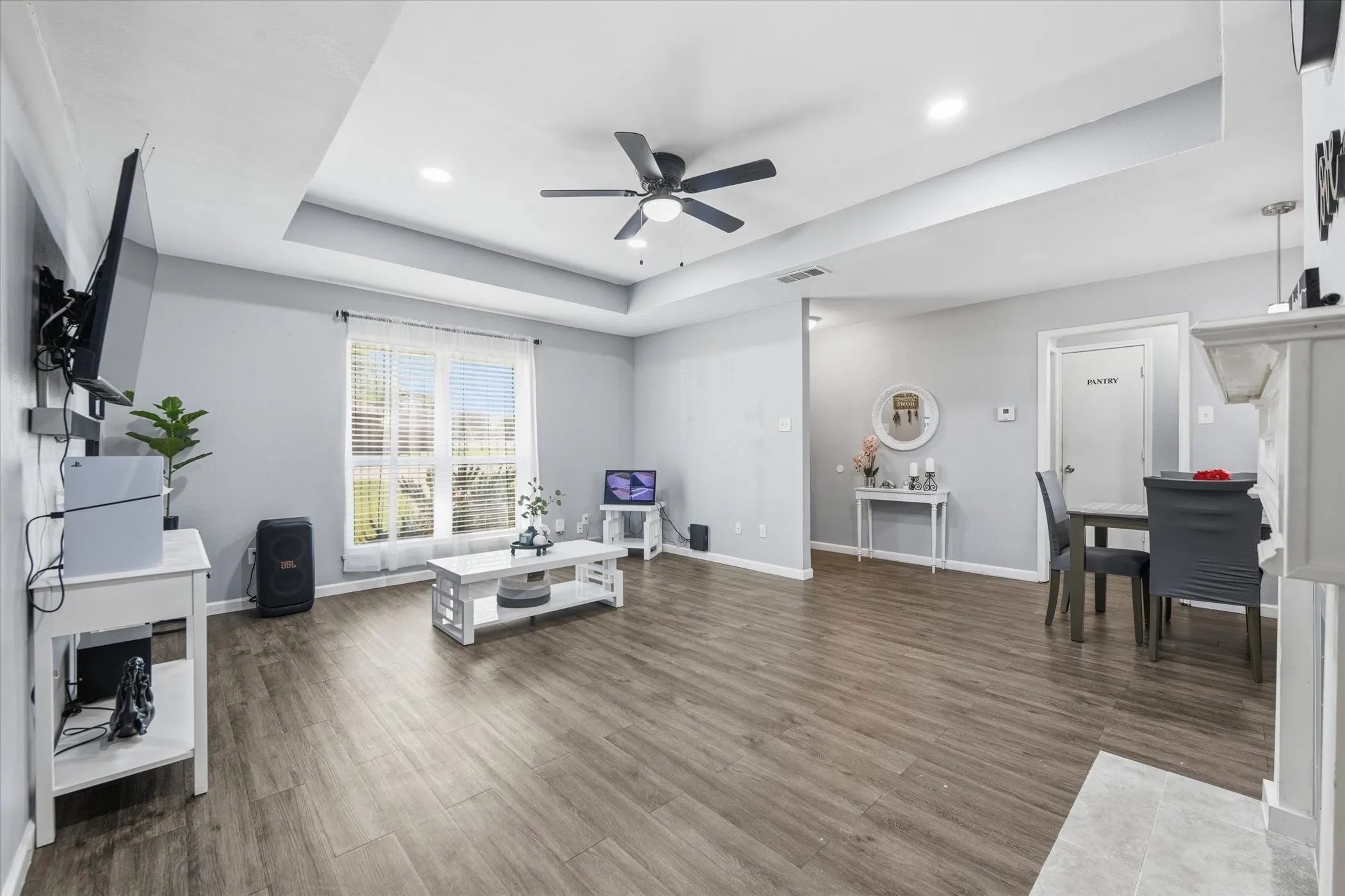 Single Family Residence For Rent in Dallas County , 1728 S Bent Tree Trail, Grand Prairie, Texas 75052, 3 Bedroom, 2 Bathroom, 2 Garage spaces, 1,092 Sqft, built in 1982, Preowned, Price $2,100, mls#21227303, Real Estate Agent in Grand Prairie, Homes For Rent in Dallas county, Homes For Rent in Grand Prairie, Realtor in Grand Prairie Texas, Real Estate Brokerage Independent Realty Texas, Luminita Cordes Realtor
