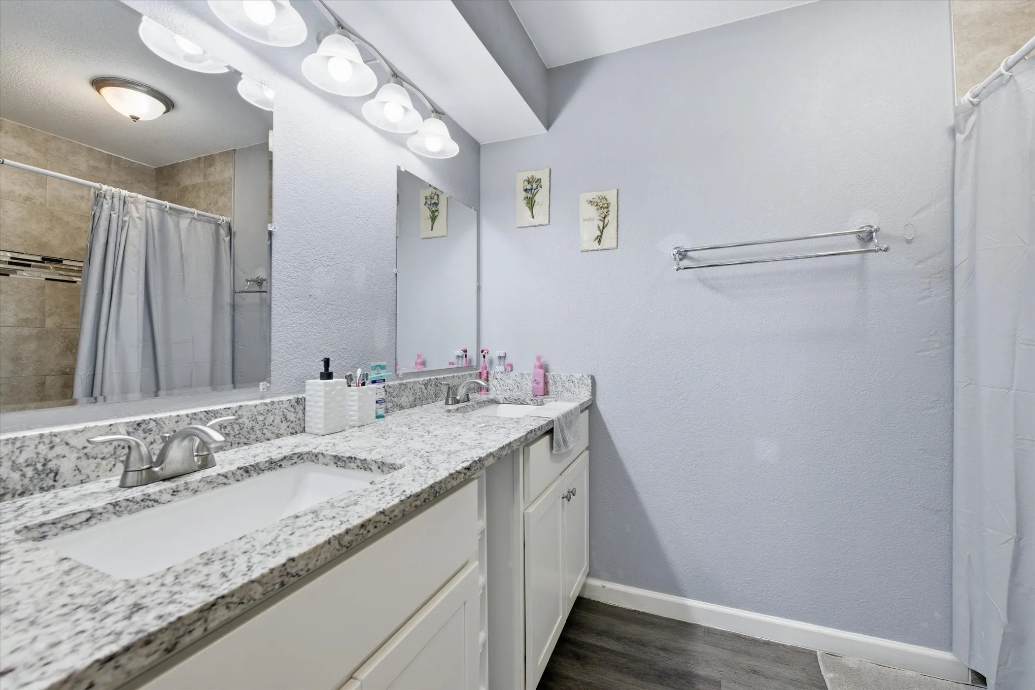 Single Family Residence For Rent in Dallas County , 1728 S Bent Tree Trail, Grand Prairie, Texas 75052, 3 Bedroom, 2 Bathroom, 2 Garage spaces, 1,092 Sqft, built in 1982, Preowned, Price $2,100, mls#21227303, Real Estate Agent in Grand Prairie, Homes For Rent in Dallas county, Homes For Rent in Grand Prairie, Realtor in Grand Prairie Texas, Real Estate Brokerage Independent Realty Texas, Luminita Cordes Realtor