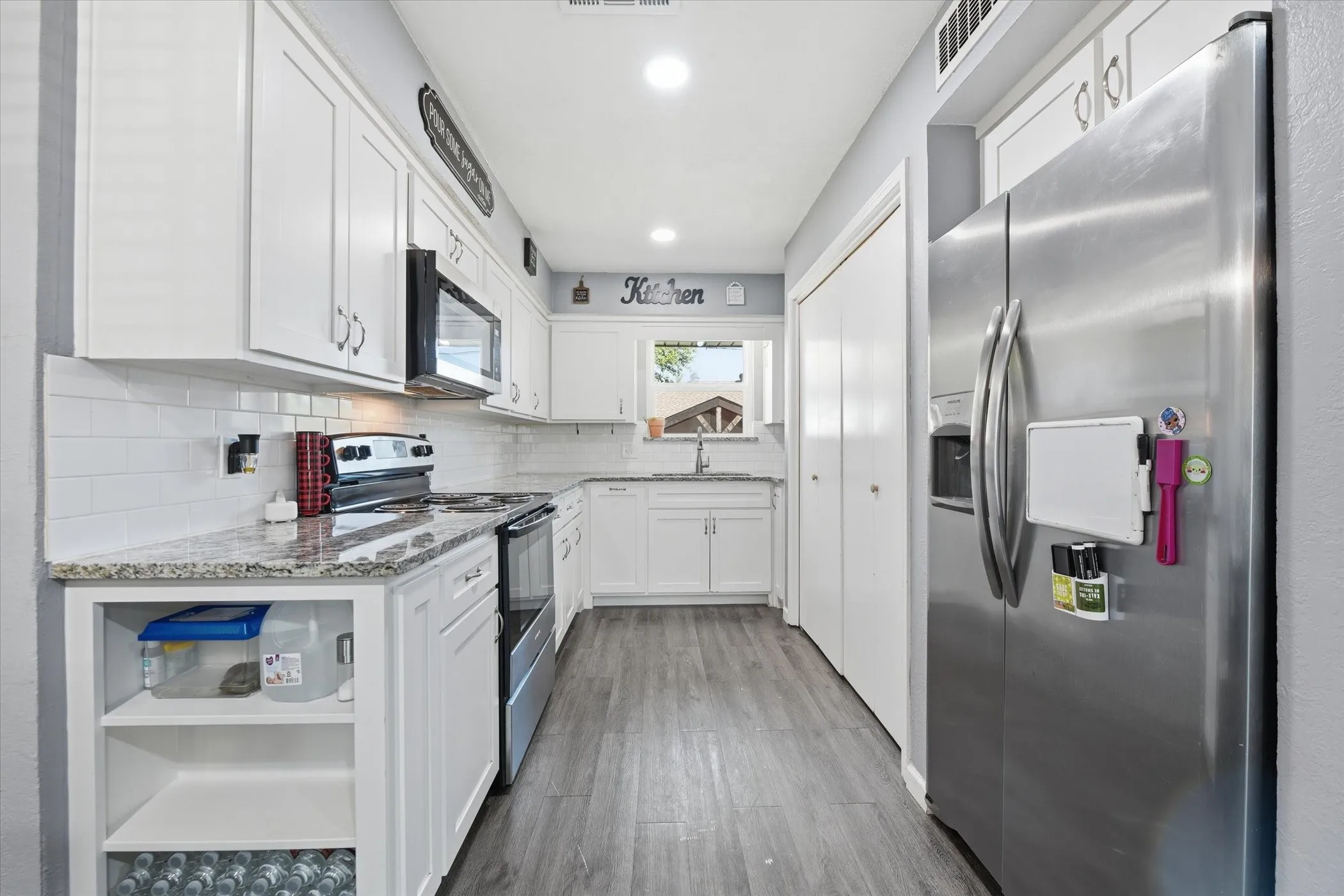 Single Family Residence For Rent in Dallas County , 1728 S Bent Tree Trail, Grand Prairie, Texas 75052, 3 Bedroom, 2 Bathroom, 2 Garage spaces, 1,092 Sqft, built in 1982, Preowned, Price $2,100, mls#21227303, Real Estate Agent in Grand Prairie, Homes For Rent in Dallas county, Homes For Rent in Grand Prairie, Realtor in Grand Prairie Texas, Real Estate Brokerage Independent Realty Texas, Luminita Cordes Realtor