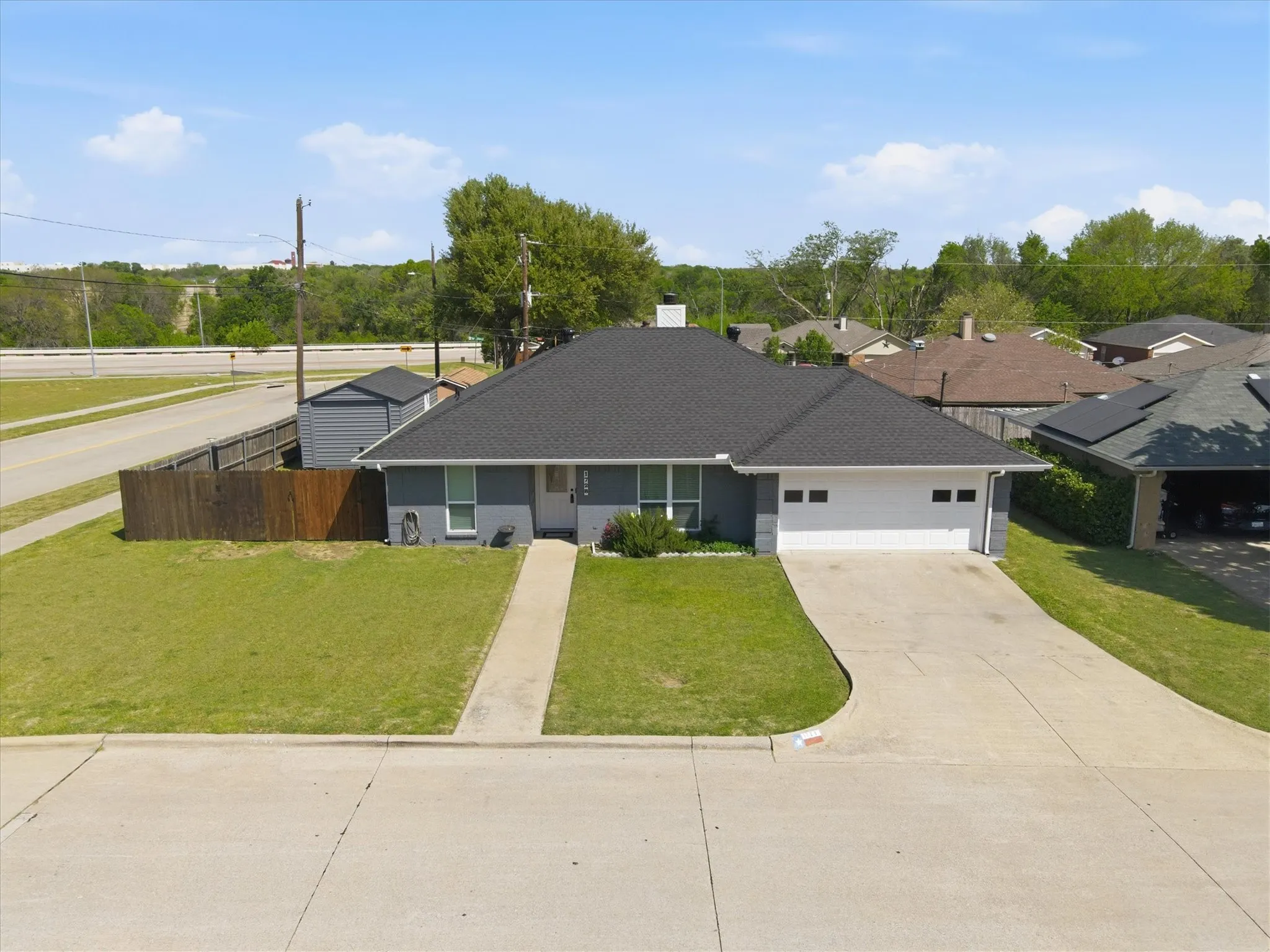 Single Family Residence For Rent in Dallas County , 1728 S Bent Tree Trail, Grand Prairie, Texas 75052, 3 Bedroom, 2 Bathroom, 2 Garage spaces, 1,092 Sqft, built in 1982, Preowned, Price $2,100, mls#21227303, Real Estate Agent in Grand Prairie, Homes For Rent in Dallas county, Homes For Rent in Grand Prairie, Realtor in Grand Prairie Texas, Real Estate Brokerage Independent Realty Texas, Luminita Cordes Realtor
