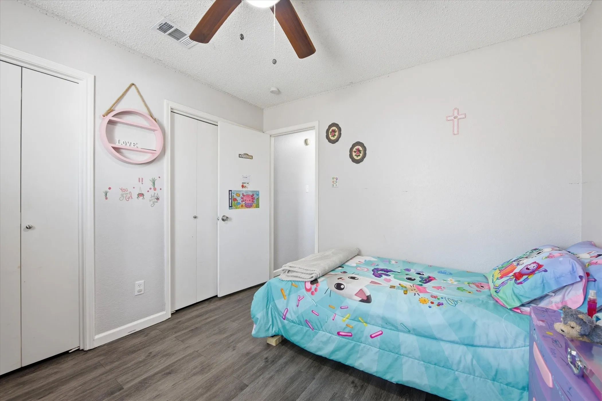 Single Family Residence For Rent in Dallas County , 1728 S Bent Tree Trail, Grand Prairie, Texas 75052, 3 Bedroom, 2 Bathroom, 2 Garage spaces, 1,092 Sqft, built in 1982, Preowned, Price $2,100, mls#21227303, Real Estate Agent in Grand Prairie, Homes For Rent in Dallas county, Homes For Rent in Grand Prairie, Realtor in Grand Prairie Texas, Real Estate Brokerage Independent Realty Texas, Luminita Cordes Realtor