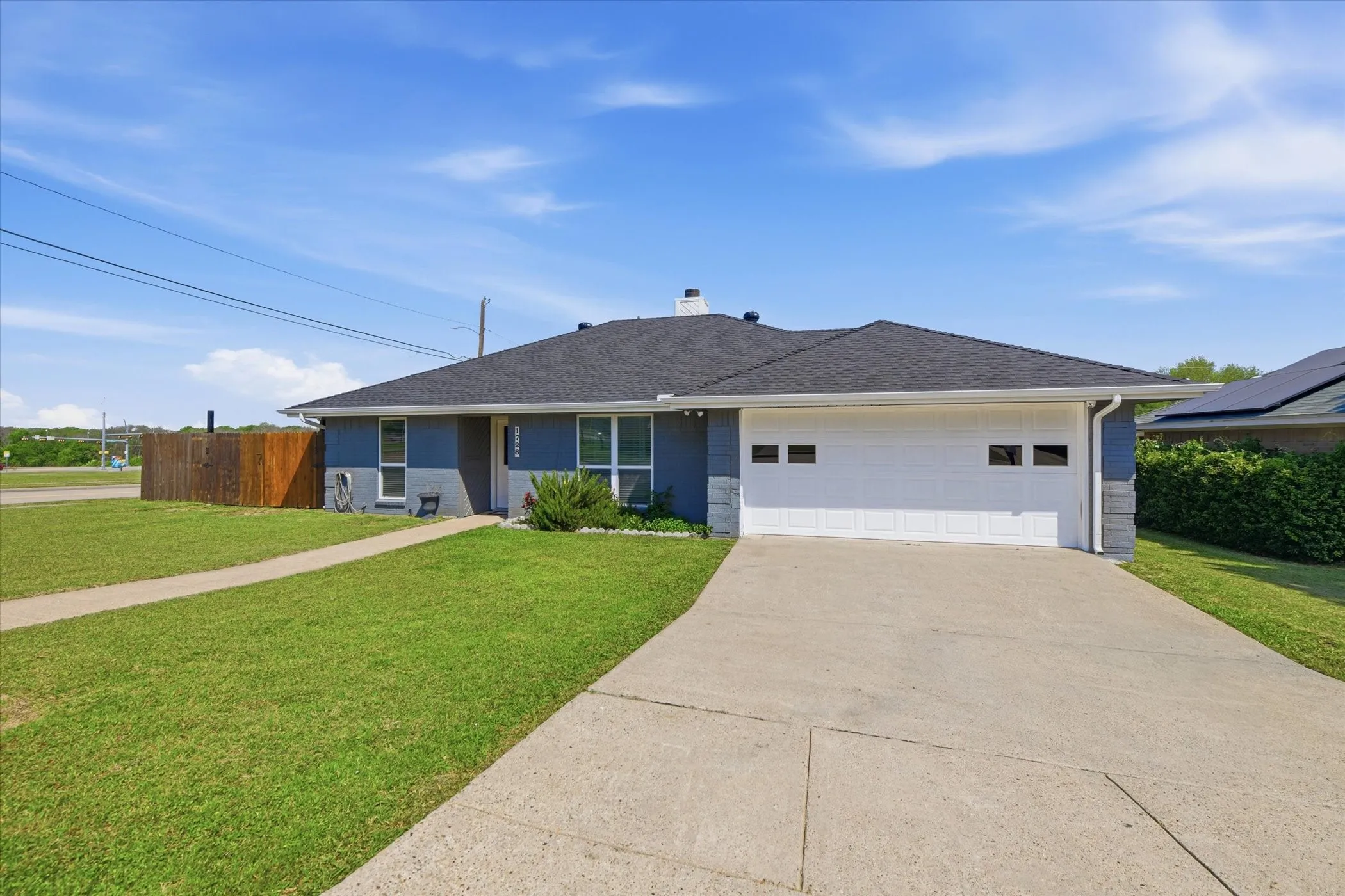 Single Family Residence For Rent in Dallas County , 1728 S Bent Tree Trail, Grand Prairie, Texas 75052, 3 Bedroom, 2 Bathroom, 2 Garage spaces, 1,092 Sqft, built in 1982, Preowned, Price $2,100, mls#21227303, Real Estate Agent in Grand Prairie, Homes For Rent in Dallas county, Homes For Rent in Grand Prairie, Realtor in Grand Prairie Texas, Real Estate Brokerage Independent Realty Texas, Luminita Cordes Realtor