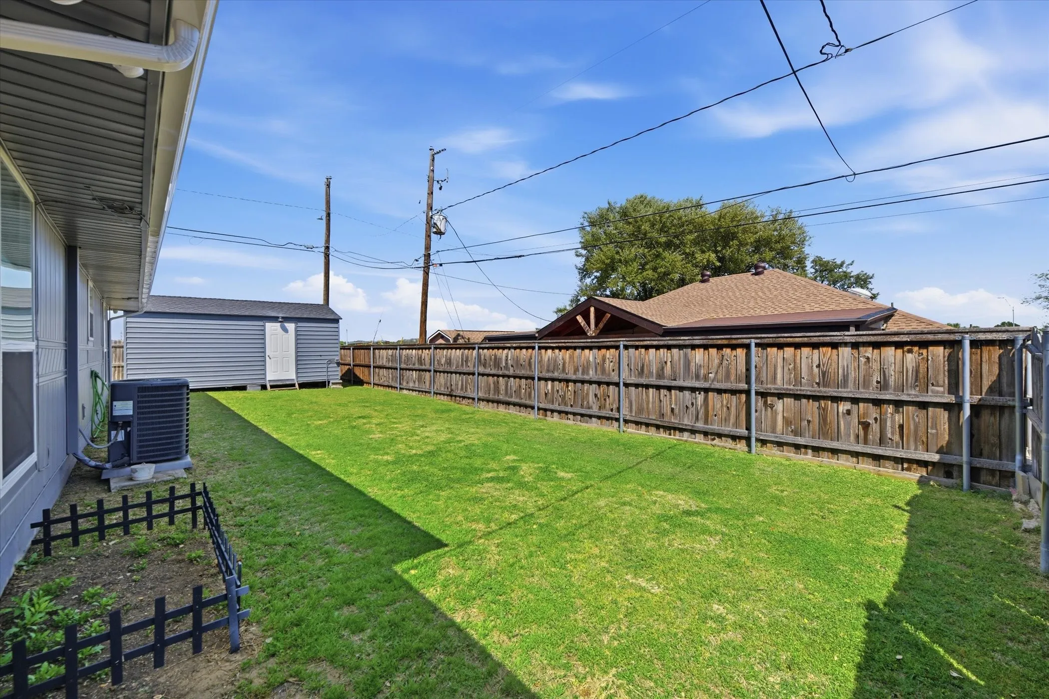 Single Family Residence For Rent in Dallas County , 1728 S Bent Tree Trail, Grand Prairie, Texas 75052, 3 Bedroom, 2 Bathroom, 2 Garage spaces, 1,092 Sqft, built in 1982, Preowned, Price $2,100, mls#21227303, Real Estate Agent in Grand Prairie, Homes For Rent in Dallas county, Homes For Rent in Grand Prairie, Realtor in Grand Prairie Texas, Real Estate Brokerage Independent Realty Texas, Luminita Cordes Realtor