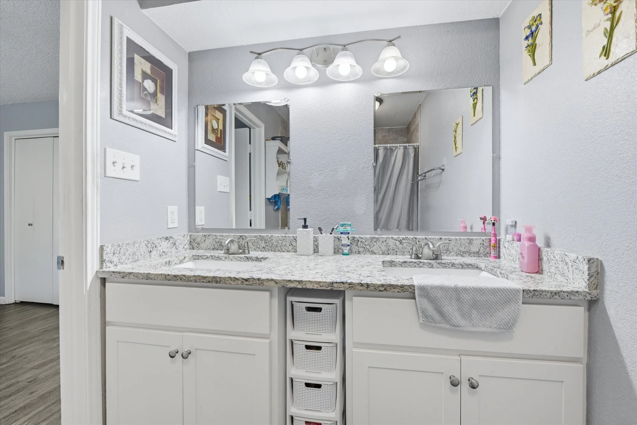Single Family Residence For Rent in Dallas County , 1728 S Bent Tree Trail, Grand Prairie, Texas 75052, 3 Bedroom, 2 Bathroom, 2 Garage spaces, 1,092 Sqft, built in 1982, Preowned, Price $2,100, mls#21227303, Real Estate Agent in Grand Prairie, Homes For Rent in Dallas county, Homes For Rent in Grand Prairie, Realtor in Grand Prairie Texas, Real Estate Brokerage Independent Realty Texas, Luminita Cordes Realtor