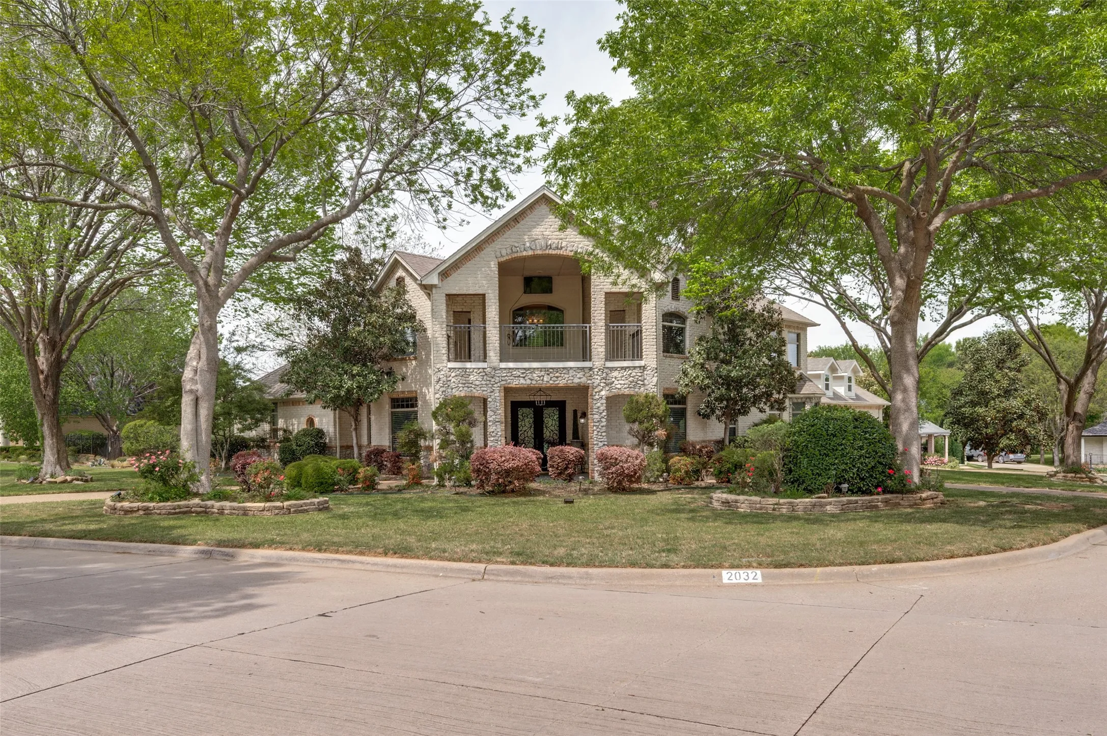 Single Family Residence For Sale in Tarrant County , 2032 Cains Lane, Mansfield, Texas 76063, 4 Bedroom, 5 Bathroom, 3 Garage spaces, 4,468 Sqft, built in 1999, mls#21225215, Real Estate Agent in Mansfield, Homes For Sale in Tarrant county, Homes For Sale in Mansfield, Realtor in Mansfield Texas, Real Estate Brokerage Independent Realty Texas, Luminita Cordes Realtor
