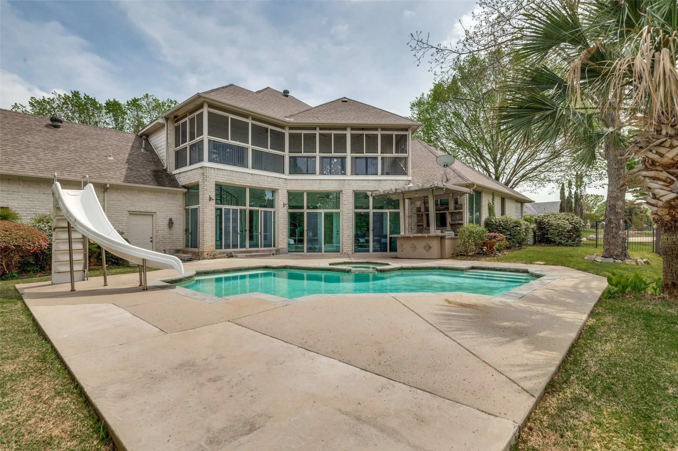 Single Family Residence For Sale in Tarrant County , 2032 Cains Lane, Mansfield, Texas 76063, 4 Bedroom, 5 Bathroom, 3 Garage spaces, 4,468 Sqft, built in 1999, mls#21225215, Real Estate Agent in Mansfield, Homes For Sale in Tarrant county, Homes For Sale in Mansfield, Realtor in Mansfield Texas, Real Estate Brokerage Independent Realty Texas, Luminita Cordes Realtor