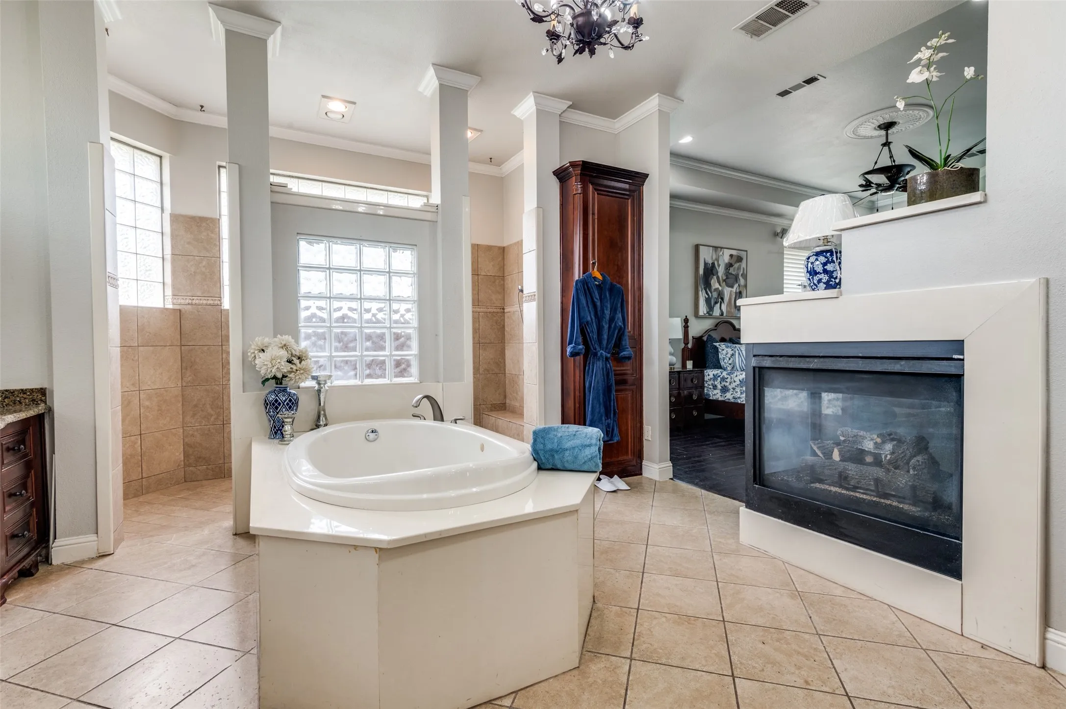 Single Family Residence For Sale in Tarrant County , 2032 Cains Lane, Mansfield, Texas 76063, 4 Bedroom, 5 Bathroom, 3 Garage spaces, 4,468 Sqft, built in 1999, mls#21225215, Real Estate Agent in Mansfield, Homes For Sale in Tarrant county, Homes For Sale in Mansfield, Realtor in Mansfield Texas, Real Estate Brokerage Independent Realty Texas, Luminita Cordes Realtor
