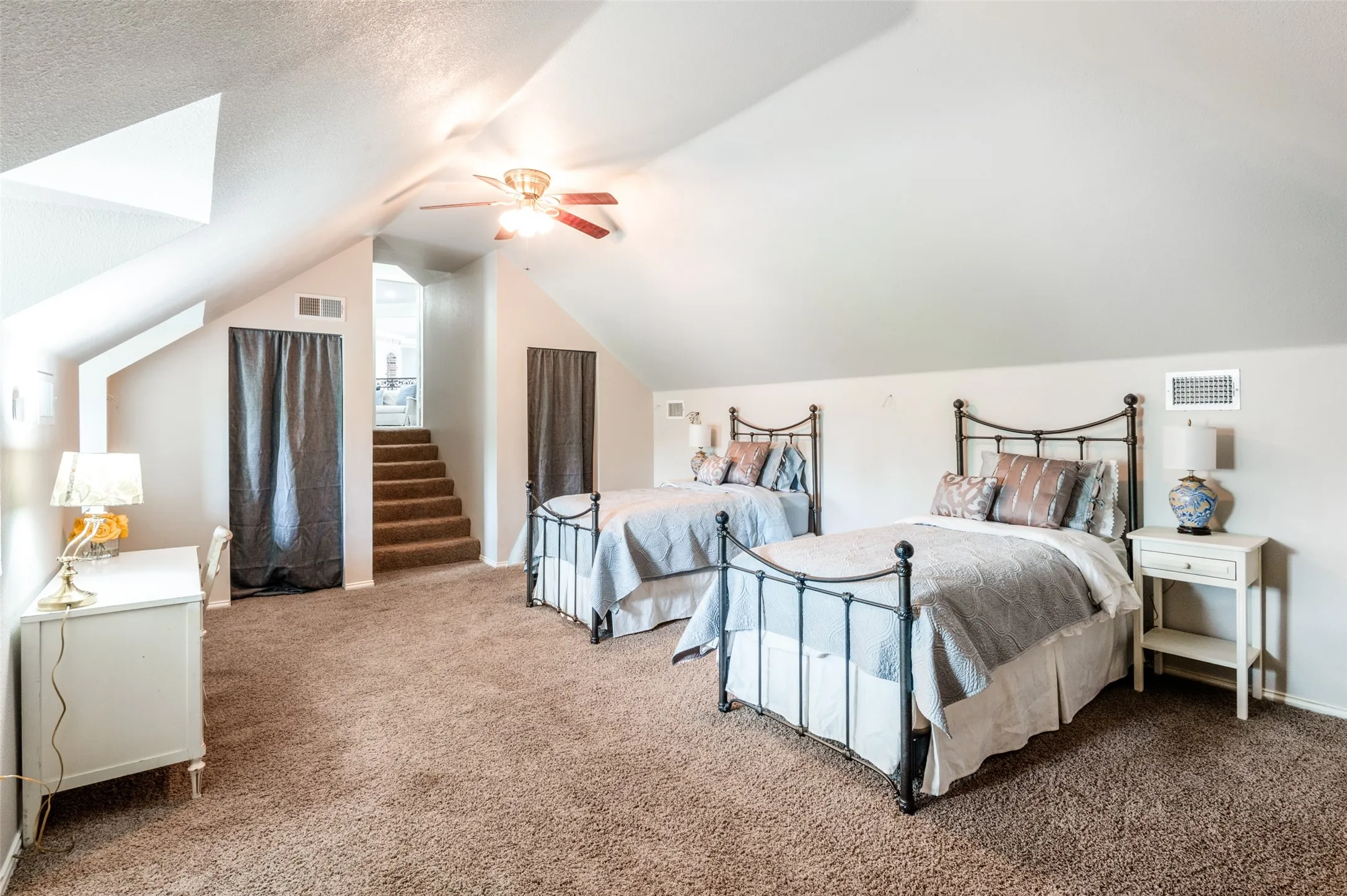 Single Family Residence For Sale in Tarrant County , 2032 Cains Lane, Mansfield, Texas 76063, 4 Bedroom, 5 Bathroom, 3 Garage spaces, 4,468 Sqft, built in 1999, mls#21225215, Real Estate Agent in Mansfield, Homes For Sale in Tarrant county, Homes For Sale in Mansfield, Realtor in Mansfield Texas, Real Estate Brokerage Independent Realty Texas, Luminita Cordes Realtor