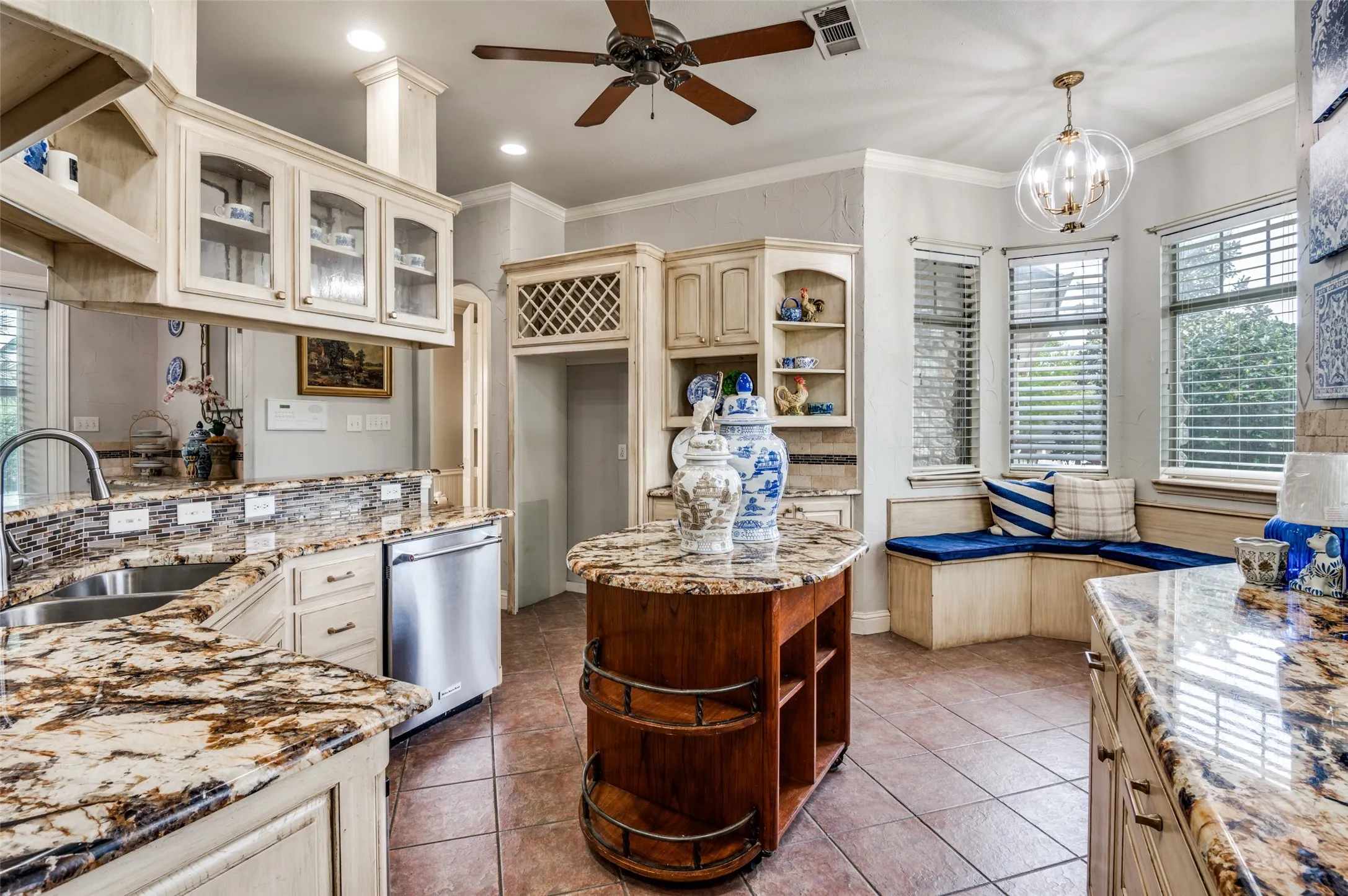 Single Family Residence For Sale in Tarrant County , 2032 Cains Lane, Mansfield, Texas 76063, 4 Bedroom, 5 Bathroom, 3 Garage spaces, 4,468 Sqft, built in 1999, mls#21225215, Real Estate Agent in Mansfield, Homes For Sale in Tarrant county, Homes For Sale in Mansfield, Realtor in Mansfield Texas, Real Estate Brokerage Independent Realty Texas, Luminita Cordes Realtor