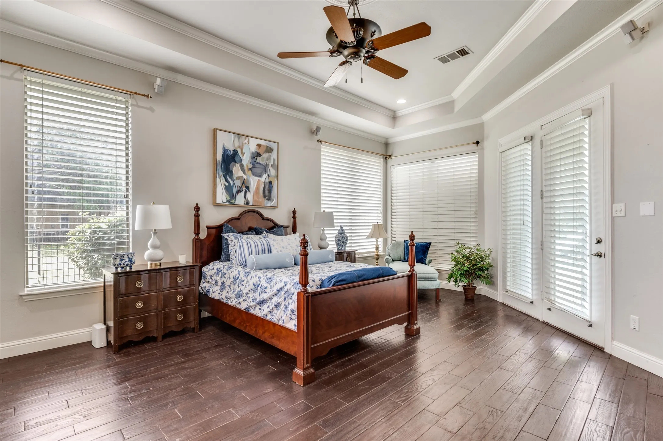 Single Family Residence For Sale in Tarrant County , 2032 Cains Lane, Mansfield, Texas 76063, 4 Bedroom, 5 Bathroom, 3 Garage spaces, 4,468 Sqft, built in 1999, mls#21225215, Real Estate Agent in Mansfield, Homes For Sale in Tarrant county, Homes For Sale in Mansfield, Realtor in Mansfield Texas, Real Estate Brokerage Independent Realty Texas, Luminita Cordes Realtor