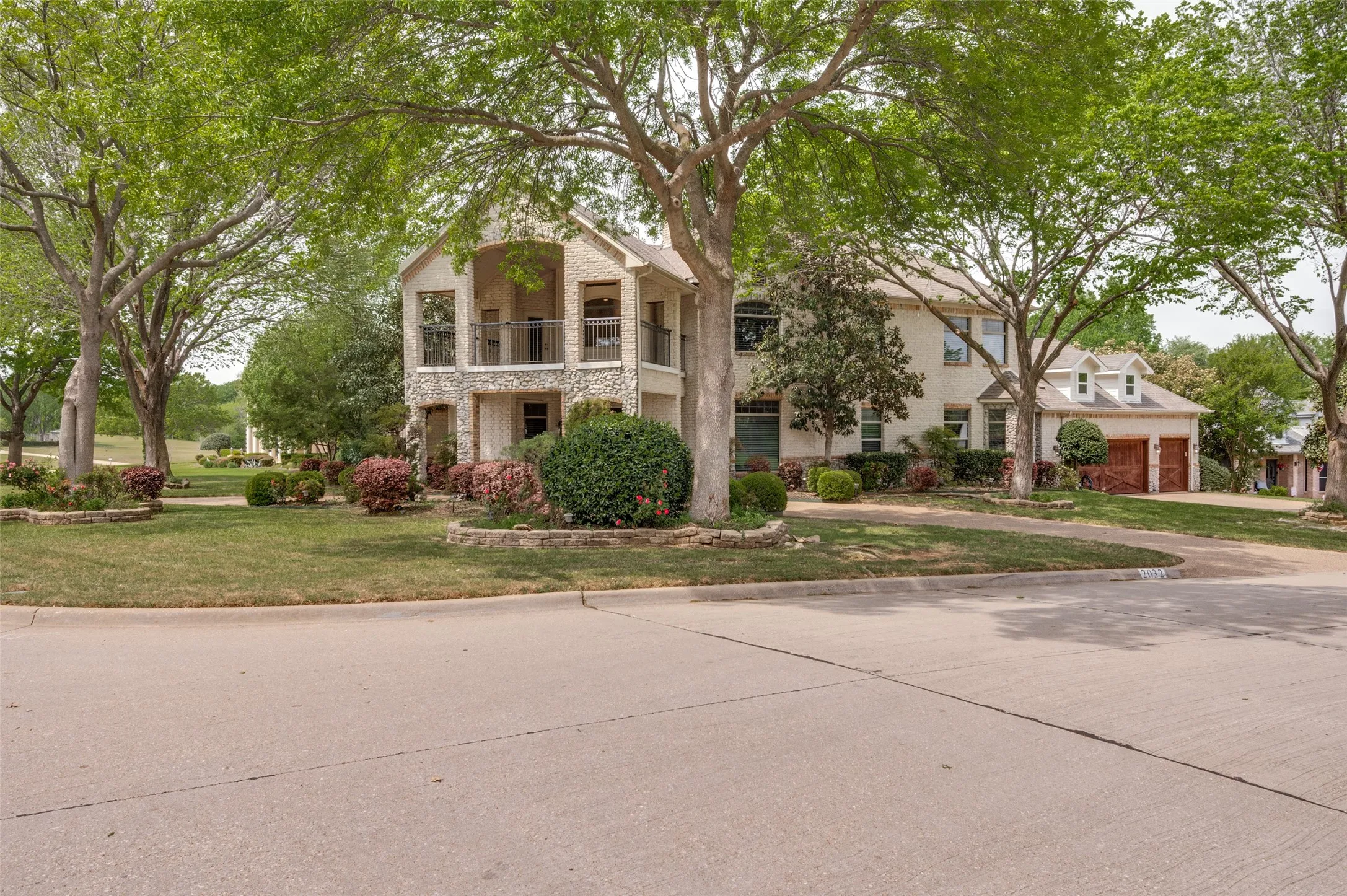 Single Family Residence For Sale in Tarrant County , 2032 Cains Lane, Mansfield, Texas 76063, 4 Bedroom, 5 Bathroom, 3 Garage spaces, 4,468 Sqft, built in 1999, mls#21225215, Real Estate Agent in Mansfield, Homes For Sale in Tarrant county, Homes For Sale in Mansfield, Realtor in Mansfield Texas, Real Estate Brokerage Independent Realty Texas, Luminita Cordes Realtor