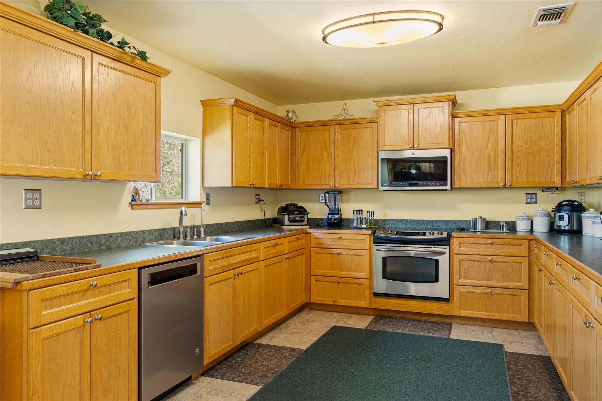 Single Family Residence For Sale in Bosque County , 514 County Road 2495, Hico, Texas 76457, 2 Bedroom, 2 Bathroom, Garage spaces, 1,891 Sqft, built in 2005, mls#21227314, Real Estate Agent in Hico, Homes For Sale in Bosque county, Homes For Sale in Hico, Realtor in Hico Texas, Real Estate Brokerage Independent Realty Texas, Luminita Cordes Realtor