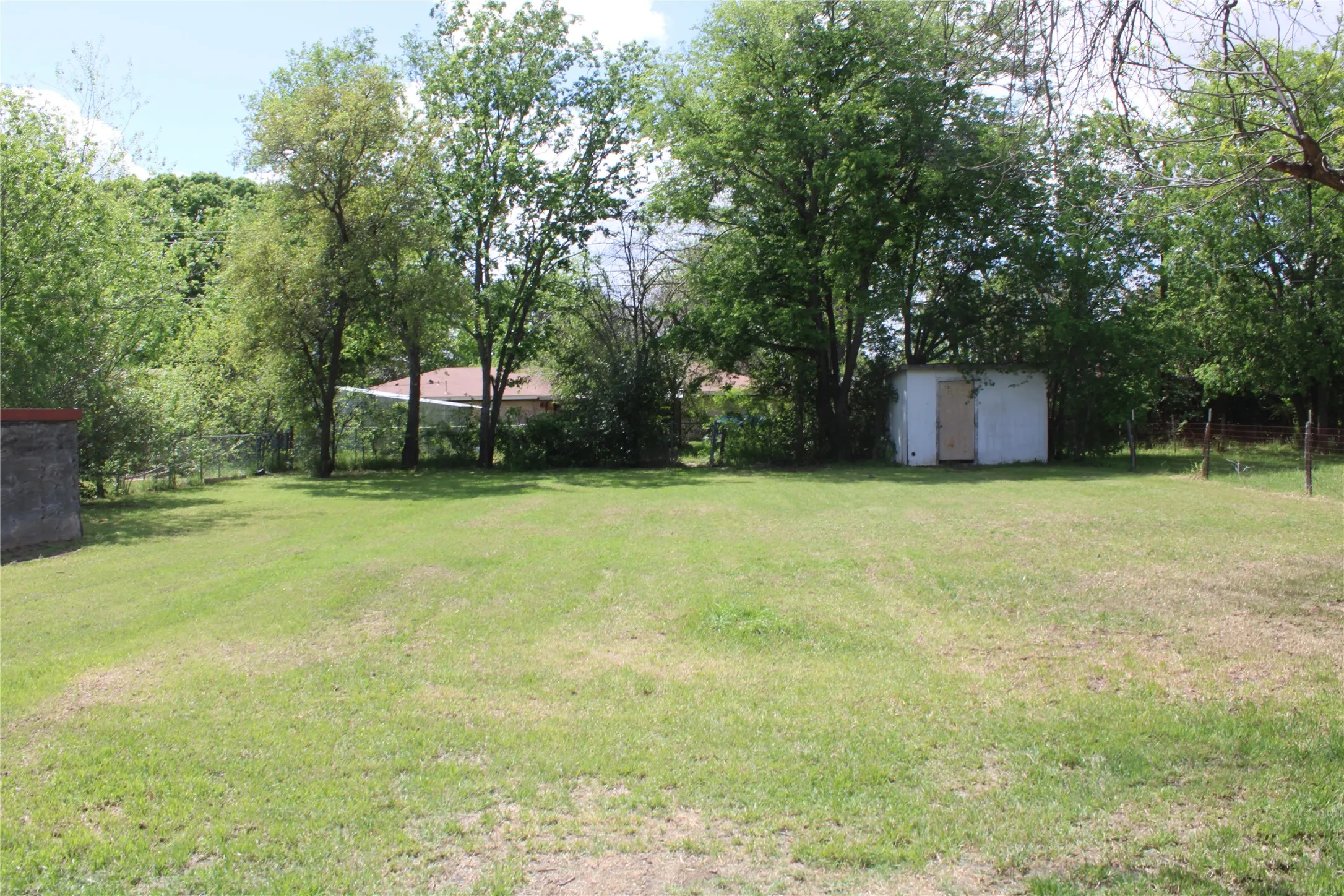 Single Family Residence For Sale in Brown County , 2105 6 TH, Brownwood, Texas 76801, 3 Bedroom, 2 Bathroom, Garage spaces, 1,182 Sqft, built in 1950, mls#21226726, Real Estate Agent in Brownwood, Homes For Sale in Brown county, Homes For Sale in Brownwood, Realtor in Brownwood Texas, Real Estate Brokerage Independent Realty Texas, Luminita Cordes Realtor