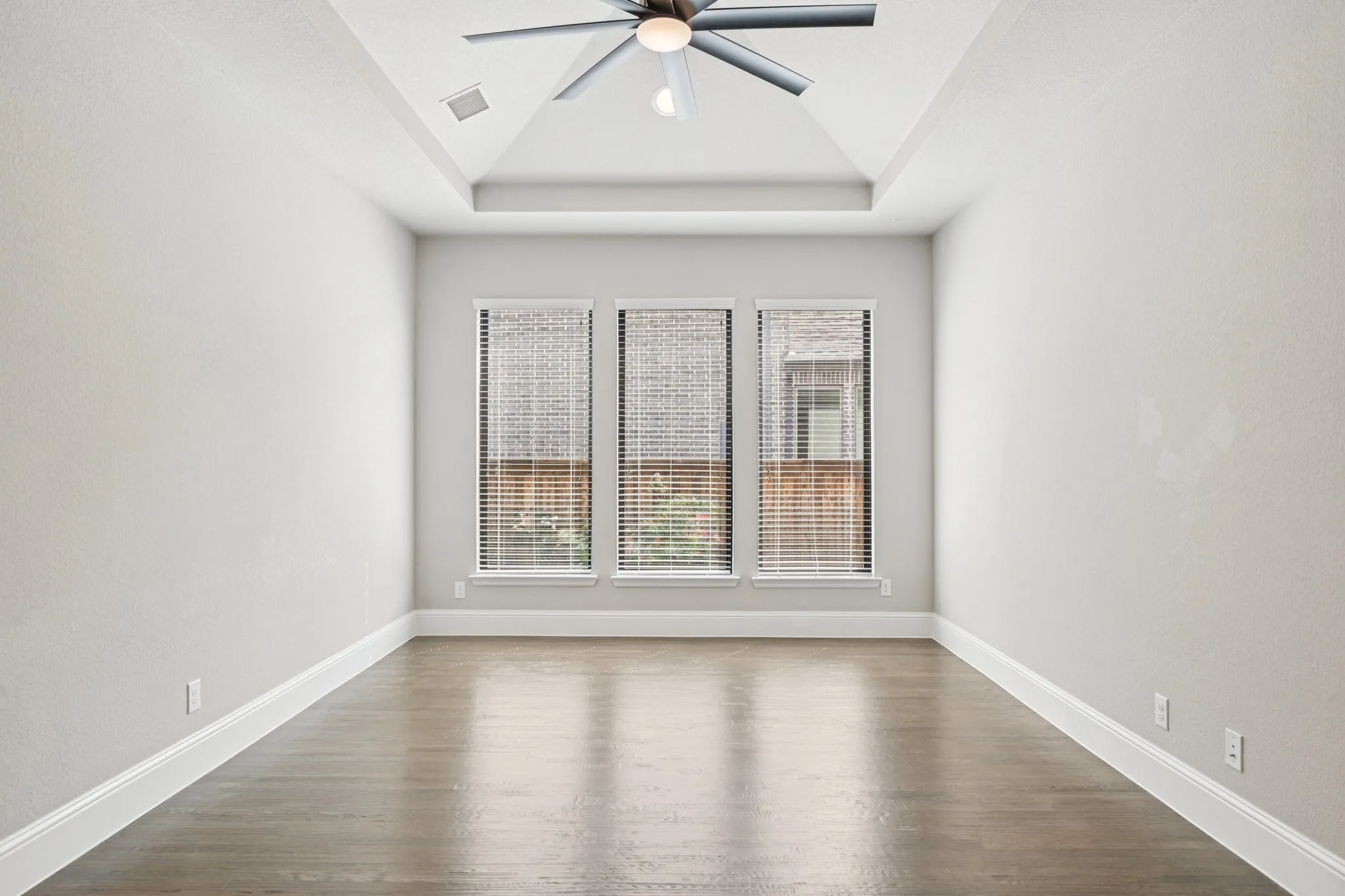 Single Family Residence For Sale in Collin County , 1641 Cottonwood Trail, Prosper, Texas 75078, 4 Bedroom, 5 Bathroom, 3 Garage spaces, 3,618 Sqft, built in 2020, Preowned, mls#21222949, Real Estate Agent in Prosper, Homes For Sale in Collin county, Homes For Sale in Prosper, Realtor in Prosper Texas, Real Estate Brokerage Independent Realty Texas, Luminita Cordes Realtor