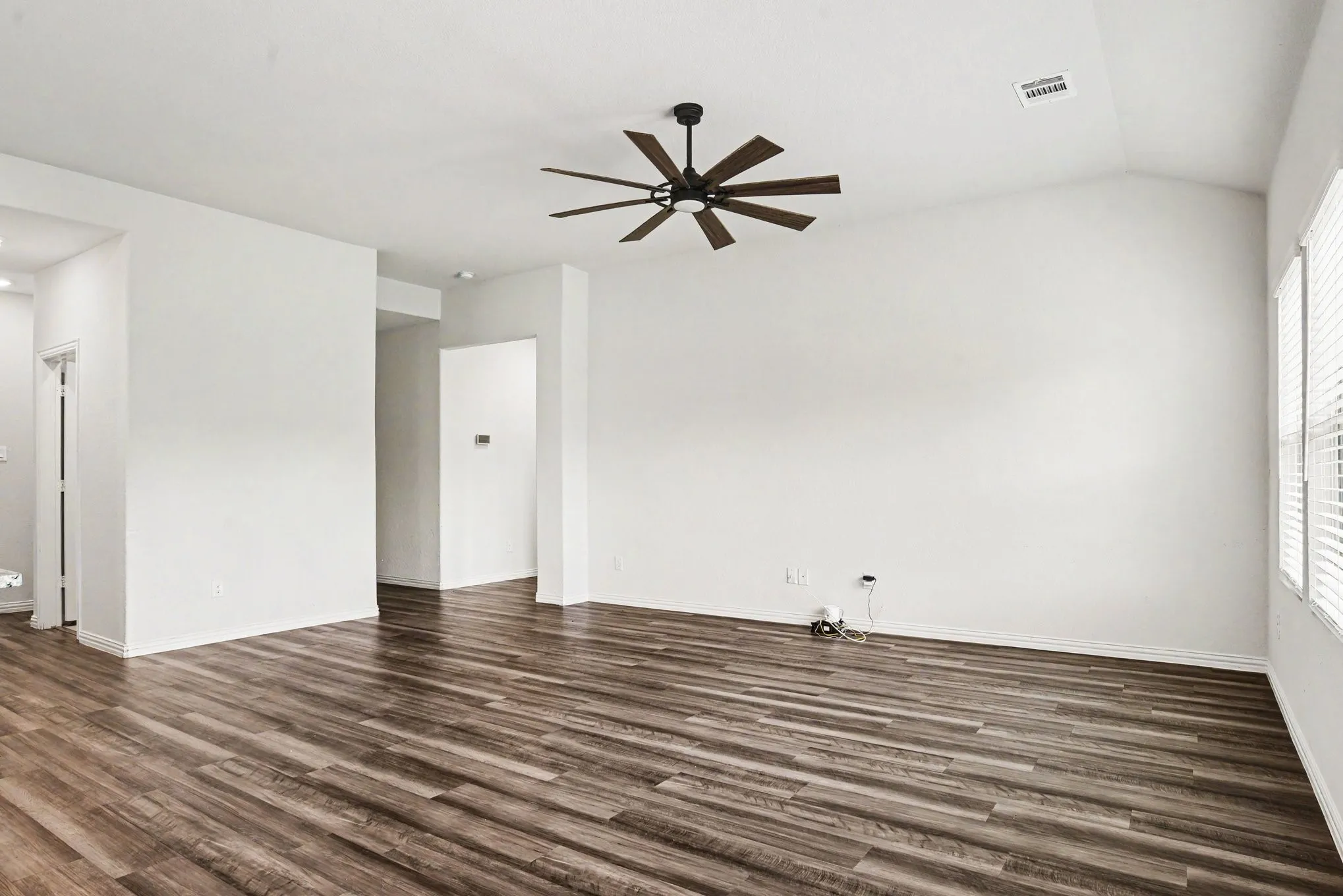 Single Family Residence For Sale in Collin County , 223 Sunshine Lane, Lavon, Texas 75166, 3 Bedroom, 3 Bathroom, 2 Garage spaces, 2,497 Sqft, built in 2020, Preowned, mls#21222330, Real Estate Agent in Lavon, Homes For Sale in Collin county, Homes For Sale in Lavon, Realtor in Lavon Texas, Real Estate Brokerage Independent Realty Texas, Luminita Cordes Realtor