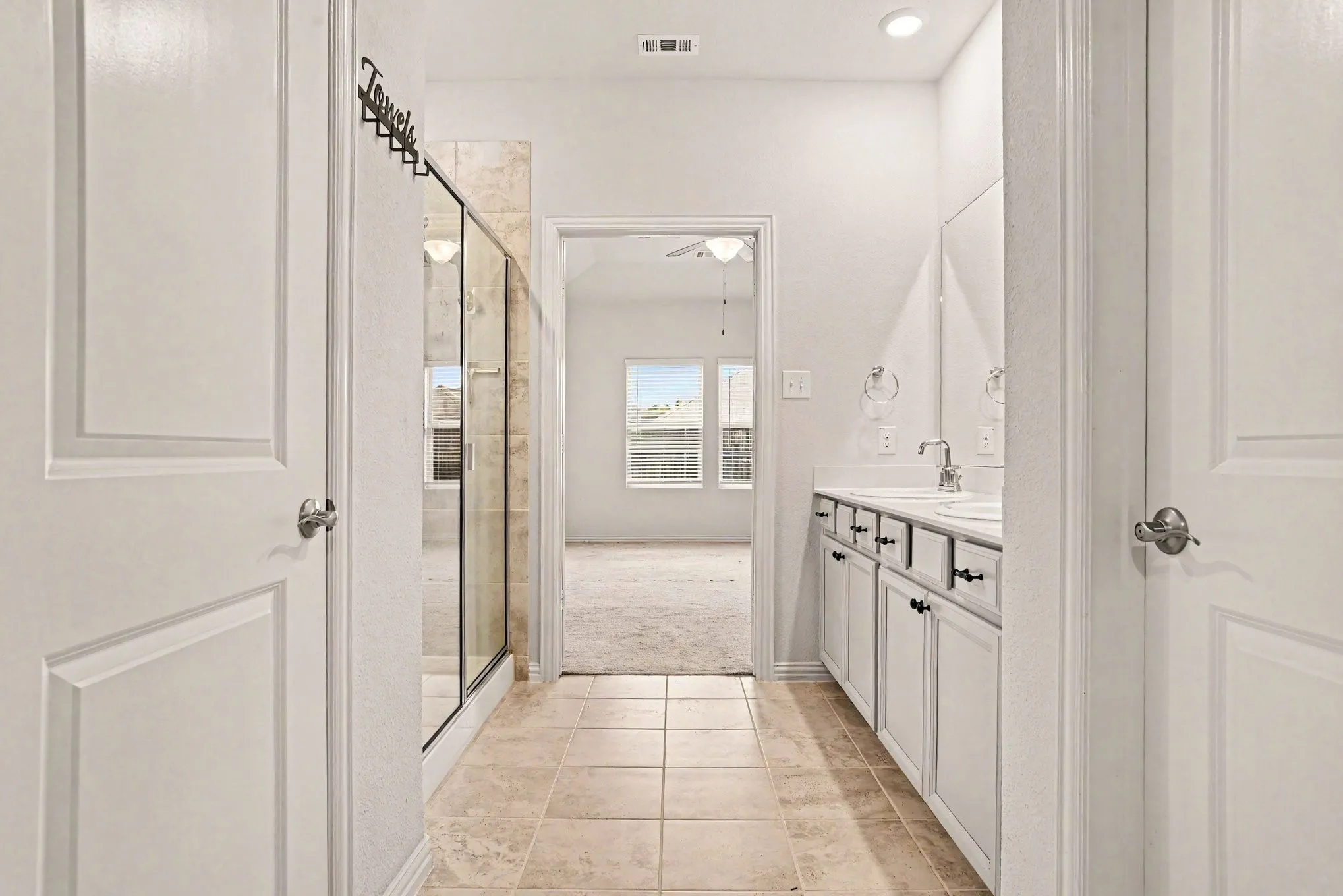 Single Family Residence For Sale in Collin County , 223 Sunshine Lane, Lavon, Texas 75166, 3 Bedroom, 3 Bathroom, 2 Garage spaces, 2,497 Sqft, built in 2020, Preowned, mls#21222330, Real Estate Agent in Lavon, Homes For Sale in Collin county, Homes For Sale in Lavon, Realtor in Lavon Texas, Real Estate Brokerage Independent Realty Texas, Luminita Cordes Realtor