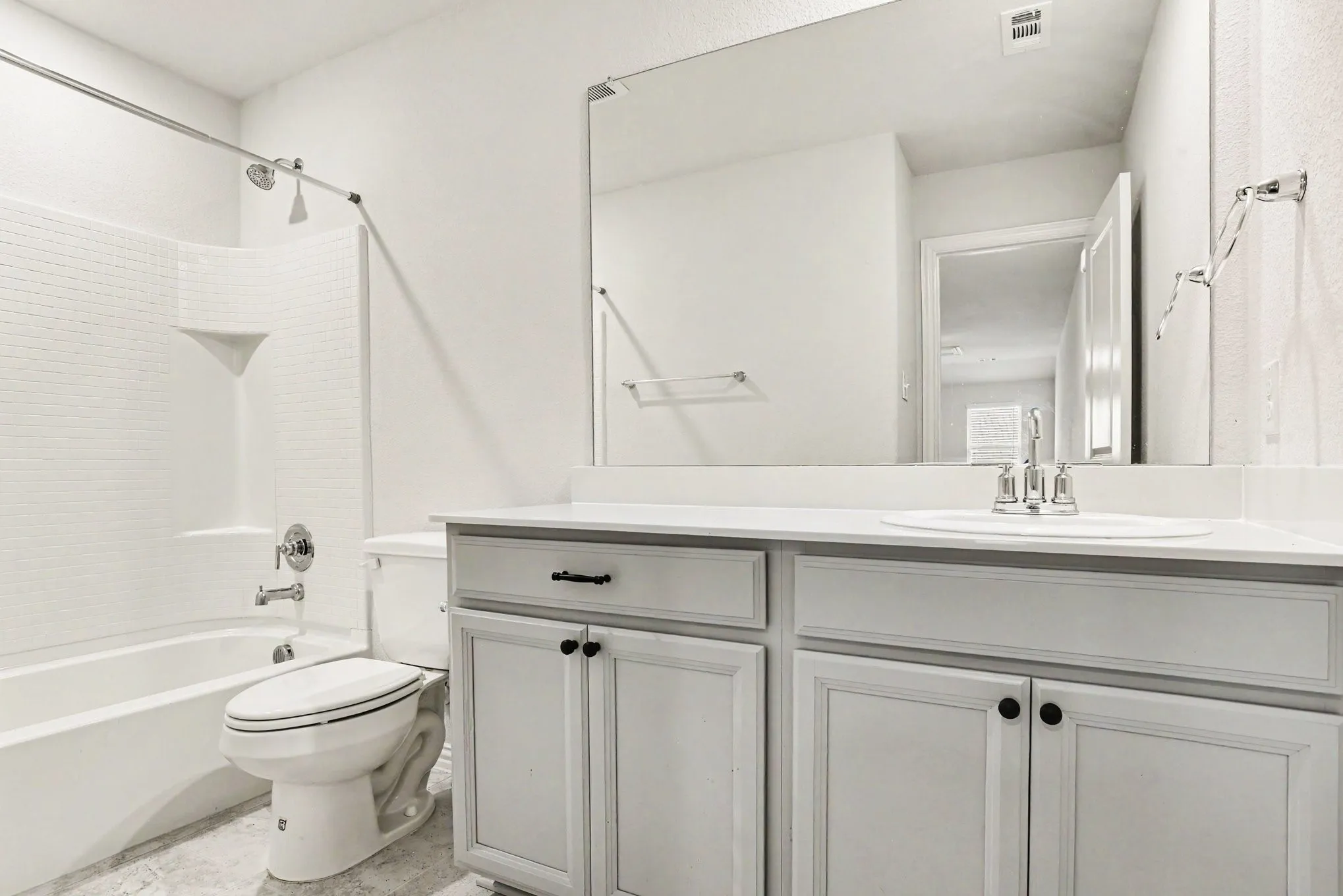 Single Family Residence For Sale in Collin County , 223 Sunshine Lane, Lavon, Texas 75166, 3 Bedroom, 3 Bathroom, 2 Garage spaces, 2,497 Sqft, built in 2020, Preowned, mls#21222330, Real Estate Agent in Lavon, Homes For Sale in Collin county, Homes For Sale in Lavon, Realtor in Lavon Texas, Real Estate Brokerage Independent Realty Texas, Luminita Cordes Realtor