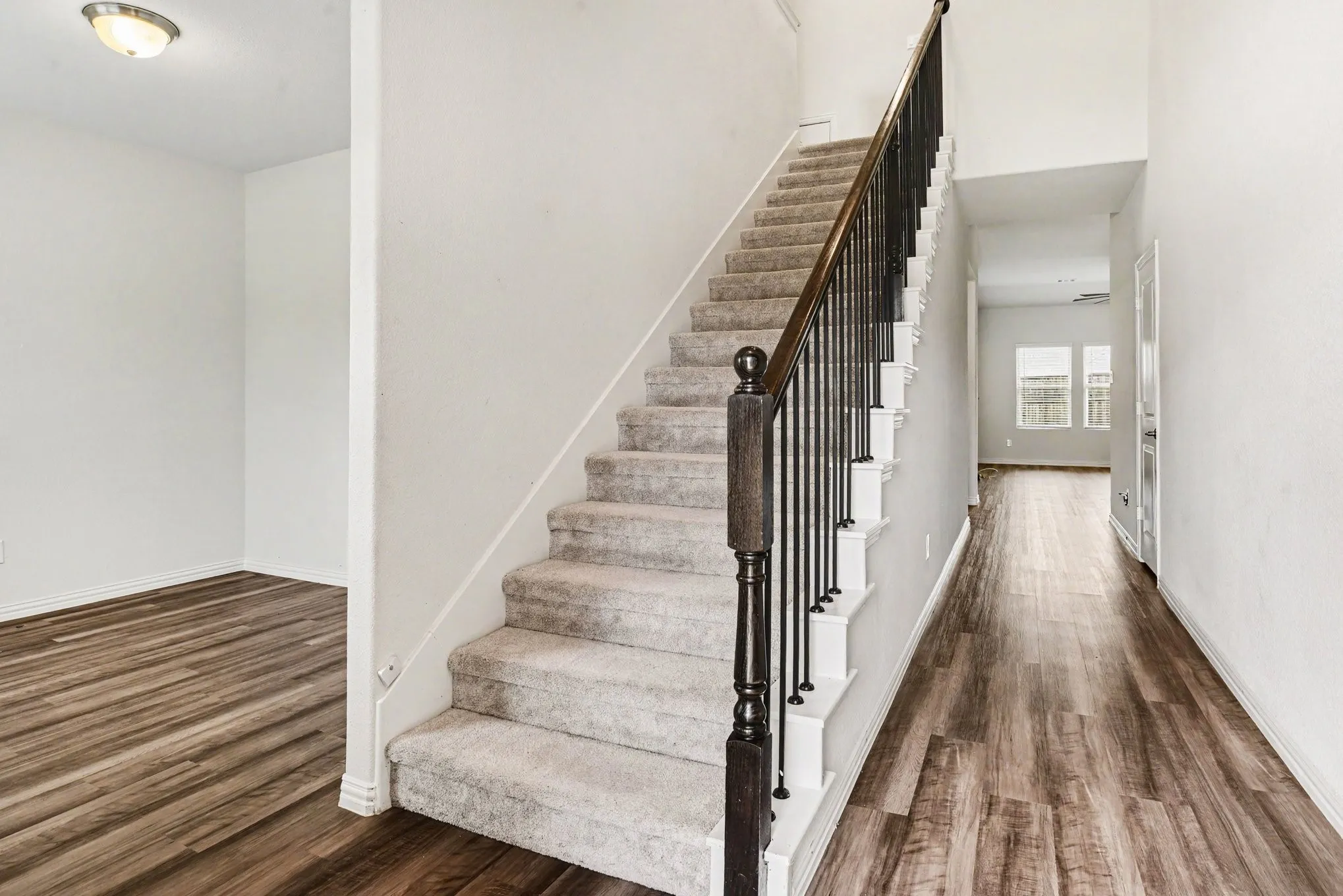 Single Family Residence For Sale in Collin County , 223 Sunshine Lane, Lavon, Texas 75166, 3 Bedroom, 3 Bathroom, 2 Garage spaces, 2,497 Sqft, built in 2020, Preowned, mls#21222330, Real Estate Agent in Lavon, Homes For Sale in Collin county, Homes For Sale in Lavon, Realtor in Lavon Texas, Real Estate Brokerage Independent Realty Texas, Luminita Cordes Realtor