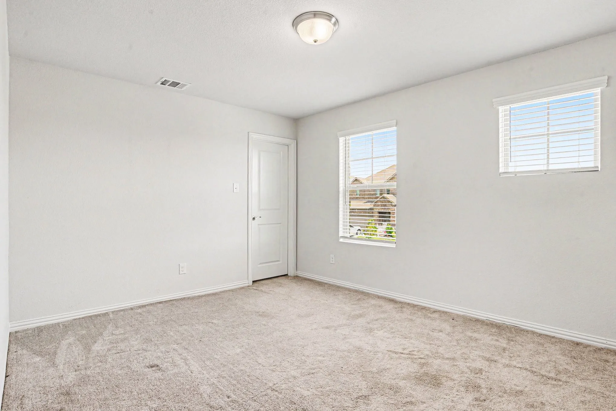 Single Family Residence For Sale in Collin County , 223 Sunshine Lane, Lavon, Texas 75166, 3 Bedroom, 3 Bathroom, 2 Garage spaces, 2,497 Sqft, built in 2020, Preowned, mls#21222330, Real Estate Agent in Lavon, Homes For Sale in Collin county, Homes For Sale in Lavon, Realtor in Lavon Texas, Real Estate Brokerage Independent Realty Texas, Luminita Cordes Realtor