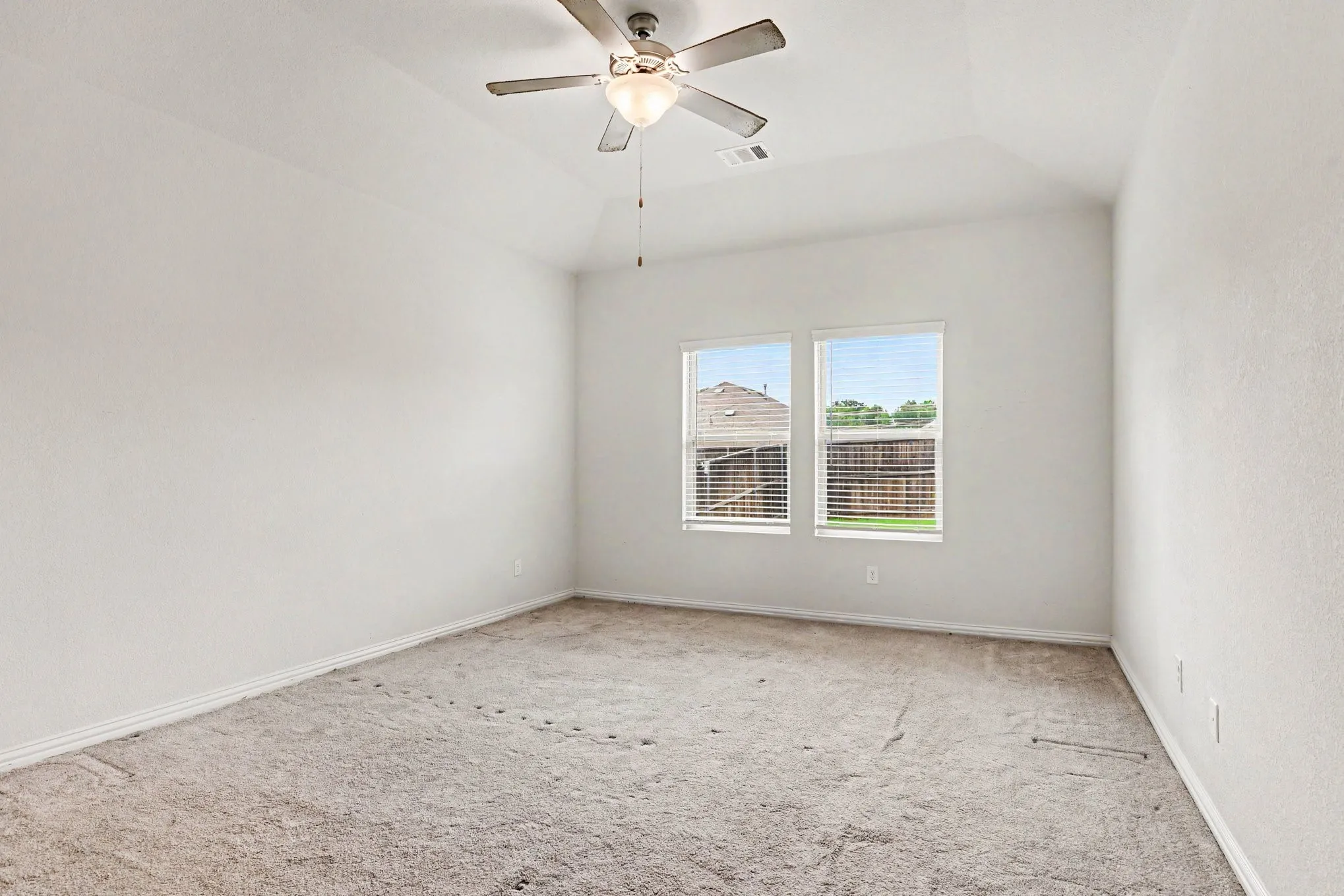 Single Family Residence For Sale in Collin County , 223 Sunshine Lane, Lavon, Texas 75166, 3 Bedroom, 3 Bathroom, 2 Garage spaces, 2,497 Sqft, built in 2020, Preowned, mls#21222330, Real Estate Agent in Lavon, Homes For Sale in Collin county, Homes For Sale in Lavon, Realtor in Lavon Texas, Real Estate Brokerage Independent Realty Texas, Luminita Cordes Realtor