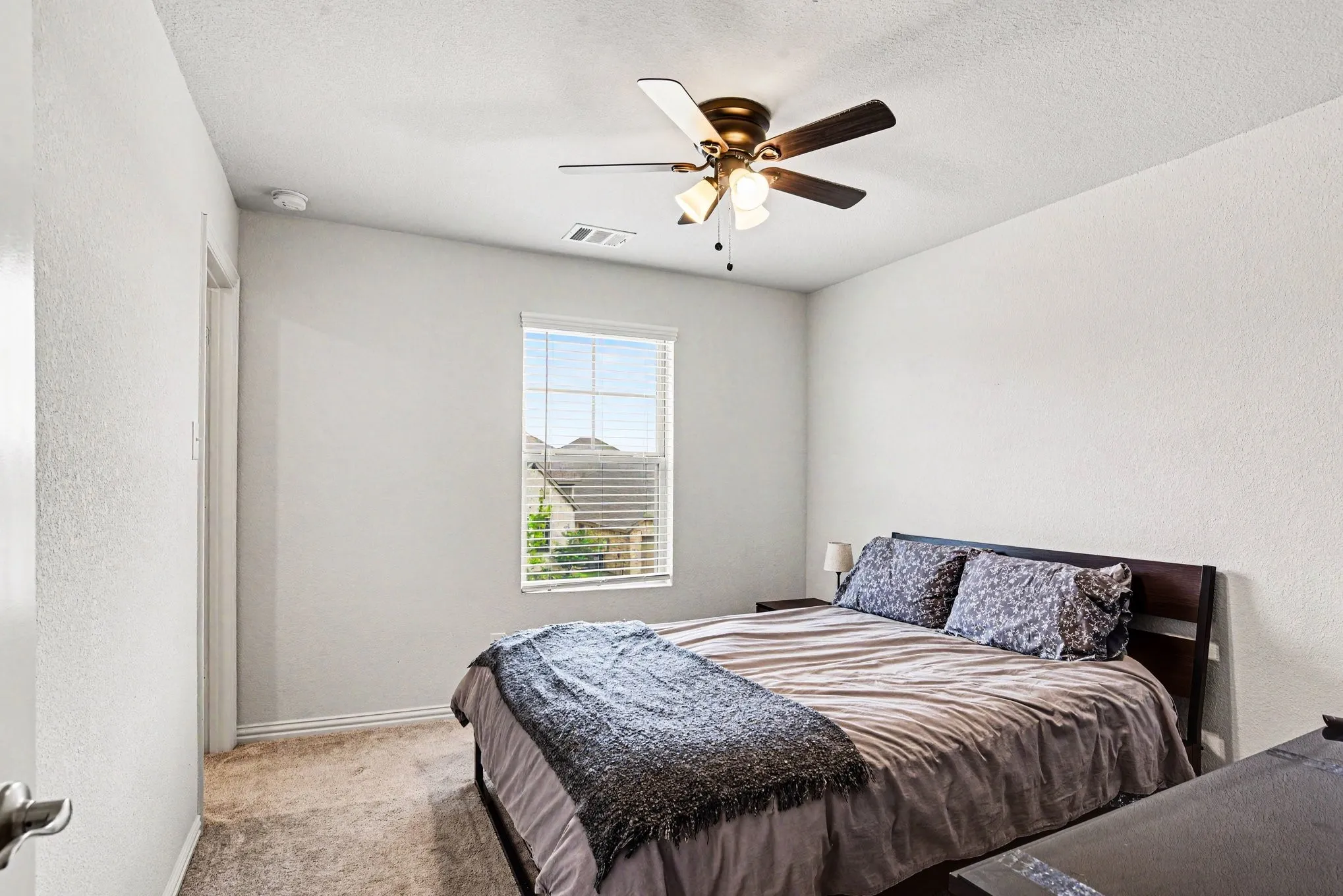 Single Family Residence For Sale in Collin County , 223 Sunshine Lane, Lavon, Texas 75166, 3 Bedroom, 3 Bathroom, 2 Garage spaces, 2,497 Sqft, built in 2020, Preowned, mls#21222330, Real Estate Agent in Lavon, Homes For Sale in Collin county, Homes For Sale in Lavon, Realtor in Lavon Texas, Real Estate Brokerage Independent Realty Texas, Luminita Cordes Realtor