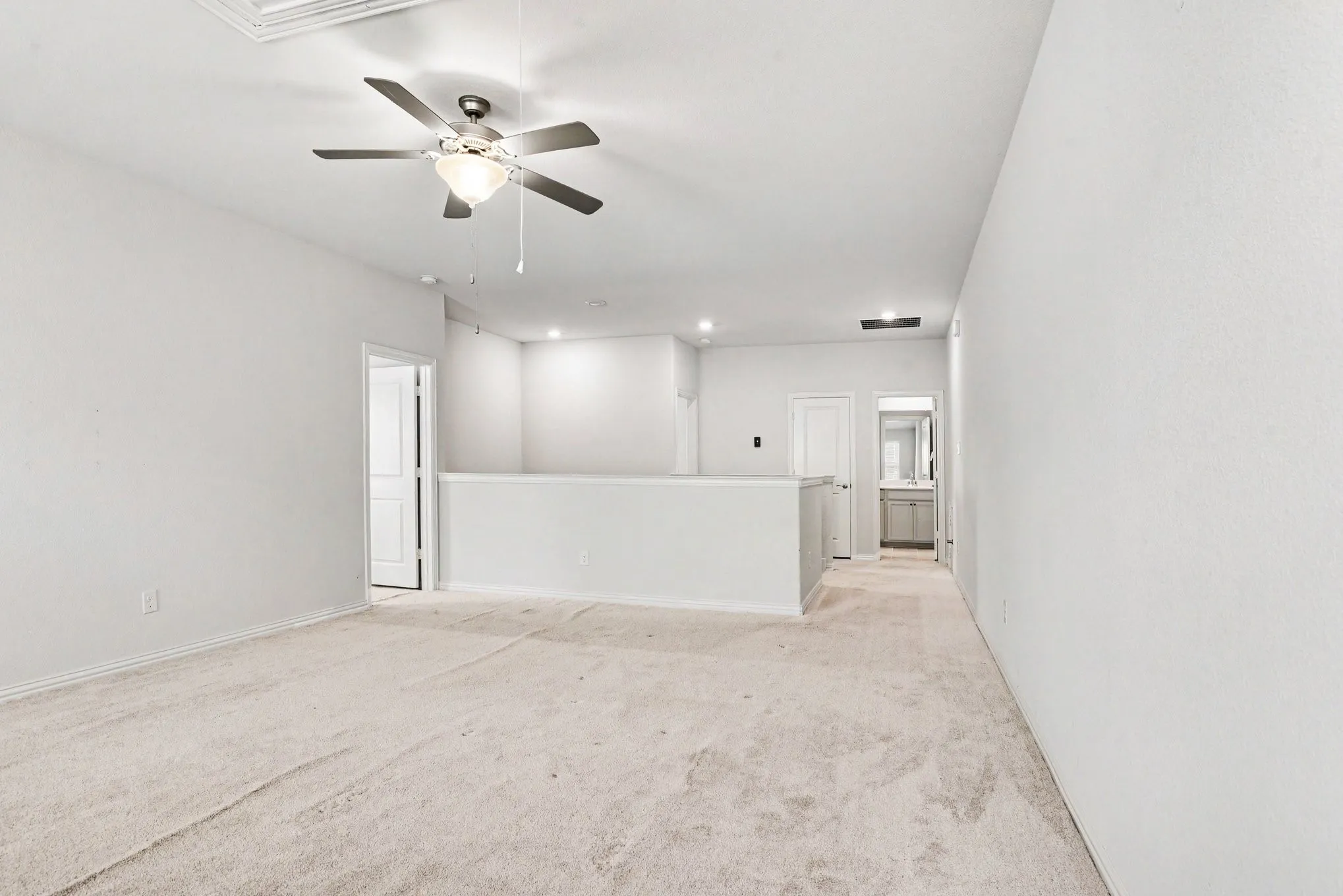 Single Family Residence For Sale in Collin County , 223 Sunshine Lane, Lavon, Texas 75166, 3 Bedroom, 3 Bathroom, 2 Garage spaces, 2,497 Sqft, built in 2020, Preowned, mls#21222330, Real Estate Agent in Lavon, Homes For Sale in Collin county, Homes For Sale in Lavon, Realtor in Lavon Texas, Real Estate Brokerage Independent Realty Texas, Luminita Cordes Realtor