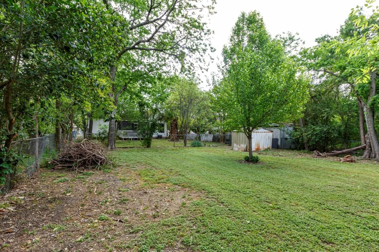 Single Family Residence For Sale in Dallas County , 617 Wilson Street, Lancaster, Texas 75146, 2 Bedroom, 1 Bathroom, 1 Garage spaces, 716 Sqft, built in 1948, Preowned, mls#21227289, Real Estate Agent in Lancaster, Homes For Sale in Dallas county, Homes For Sale in Lancaster, Realtor in Lancaster Texas, Real Estate Brokerage Independent Realty Texas, Luminita Cordes Realtor