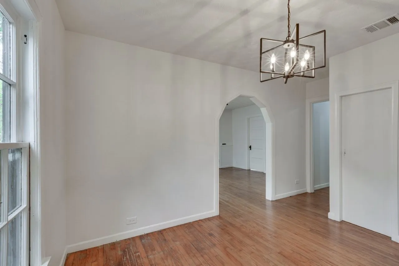 Single Family Residence For Sale in Dallas County , 617 Wilson Street, Lancaster, Texas 75146, 2 Bedroom, 1 Bathroom, 1 Garage spaces, 716 Sqft, built in 1948, Preowned, mls#21227289, Real Estate Agent in Lancaster, Homes For Sale in Dallas county, Homes For Sale in Lancaster, Realtor in Lancaster Texas, Real Estate Brokerage Independent Realty Texas, Luminita Cordes Realtor