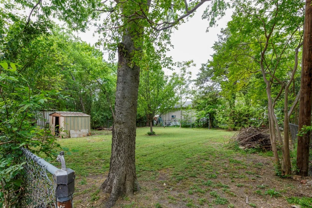 Single Family Residence For Sale in Dallas County , 617 Wilson Street, Lancaster, Texas 75146, 2 Bedroom, 1 Bathroom, 1 Garage spaces, 716 Sqft, built in 1948, Preowned, mls#21227289, Real Estate Agent in Lancaster, Homes For Sale in Dallas county, Homes For Sale in Lancaster, Realtor in Lancaster Texas, Real Estate Brokerage Independent Realty Texas, Luminita Cordes Realtor