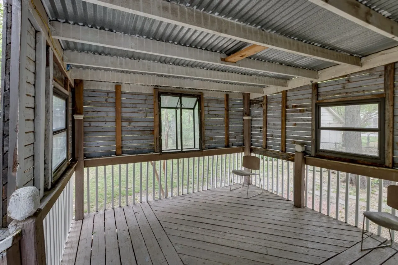 Single Family Residence For Sale in Dallas County , 617 Wilson Street, Lancaster, Texas 75146, 2 Bedroom, 1 Bathroom, 1 Garage spaces, 716 Sqft, built in 1948, Preowned, mls#21227289, Real Estate Agent in Lancaster, Homes For Sale in Dallas county, Homes For Sale in Lancaster, Realtor in Lancaster Texas, Real Estate Brokerage Independent Realty Texas, Luminita Cordes Realtor