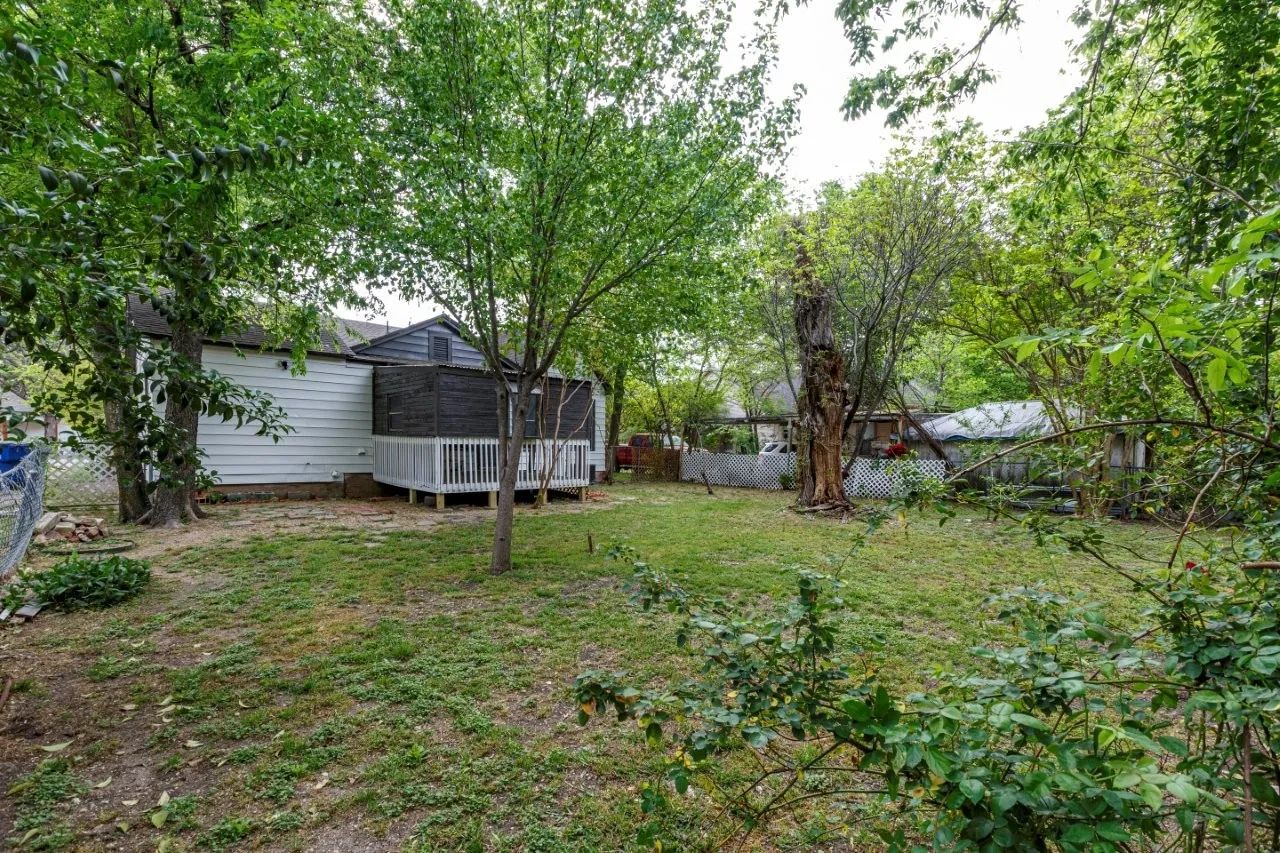 Single Family Residence For Sale in Dallas County , 617 Wilson Street, Lancaster, Texas 75146, 2 Bedroom, 1 Bathroom, 1 Garage spaces, 716 Sqft, built in 1948, Preowned, mls#21227289, Real Estate Agent in Lancaster, Homes For Sale in Dallas county, Homes For Sale in Lancaster, Realtor in Lancaster Texas, Real Estate Brokerage Independent Realty Texas, Luminita Cordes Realtor