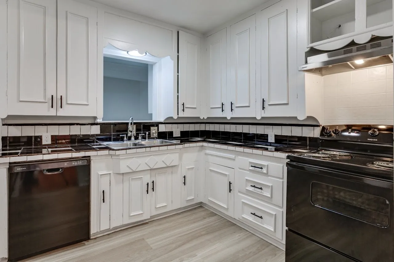 Single Family Residence For Sale in Dallas County , 617 Wilson Street, Lancaster, Texas 75146, 2 Bedroom, 1 Bathroom, 1 Garage spaces, 716 Sqft, built in 1948, Preowned, mls#21227289, Real Estate Agent in Lancaster, Homes For Sale in Dallas county, Homes For Sale in Lancaster, Realtor in Lancaster Texas, Real Estate Brokerage Independent Realty Texas, Luminita Cordes Realtor