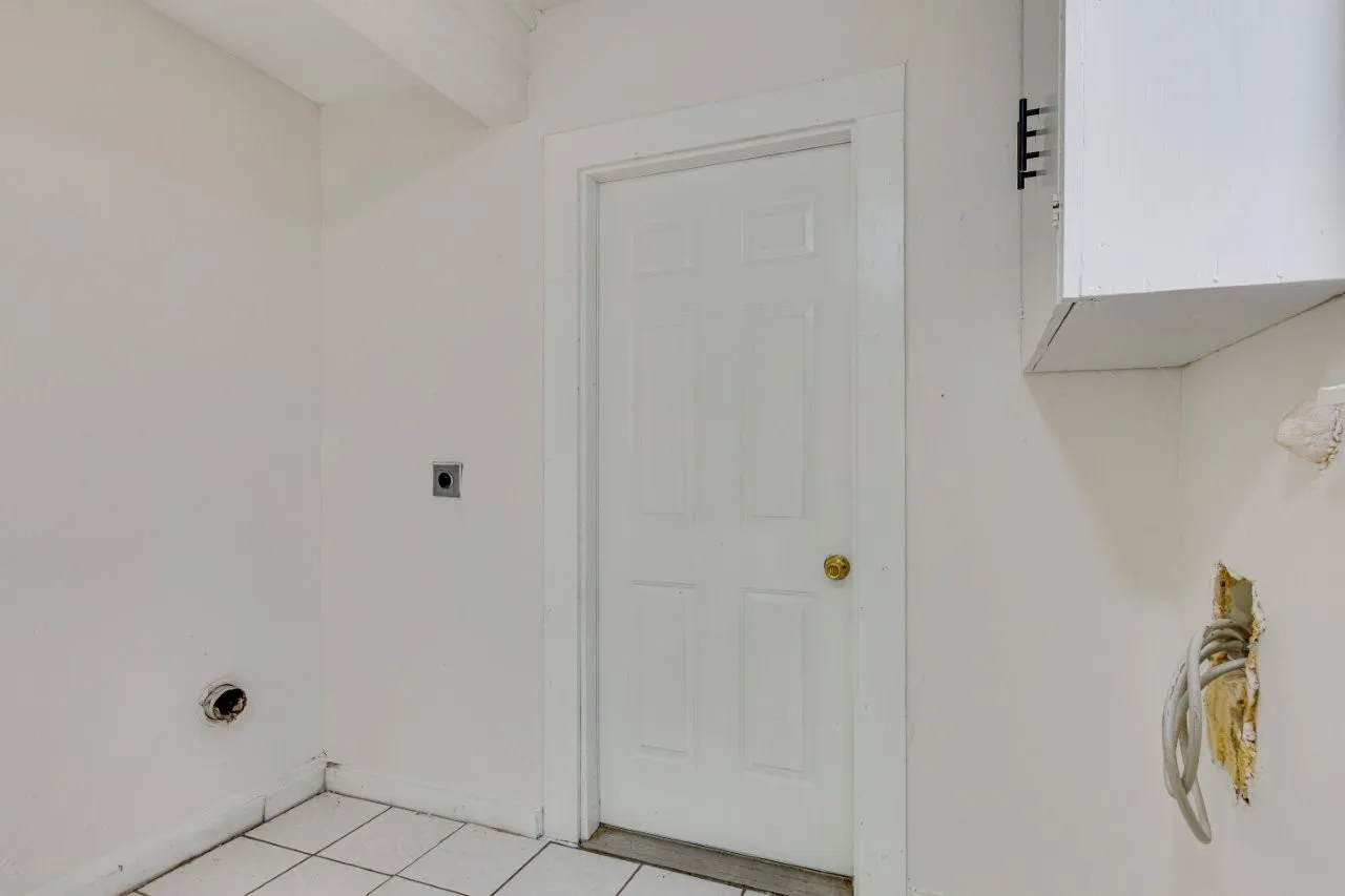 Single Family Residence For Sale in Dallas County , 617 Wilson Street, Lancaster, Texas 75146, 2 Bedroom, 1 Bathroom, 1 Garage spaces, 716 Sqft, built in 1948, Preowned, mls#21227289, Real Estate Agent in Lancaster, Homes For Sale in Dallas county, Homes For Sale in Lancaster, Realtor in Lancaster Texas, Real Estate Brokerage Independent Realty Texas, Luminita Cordes Realtor
