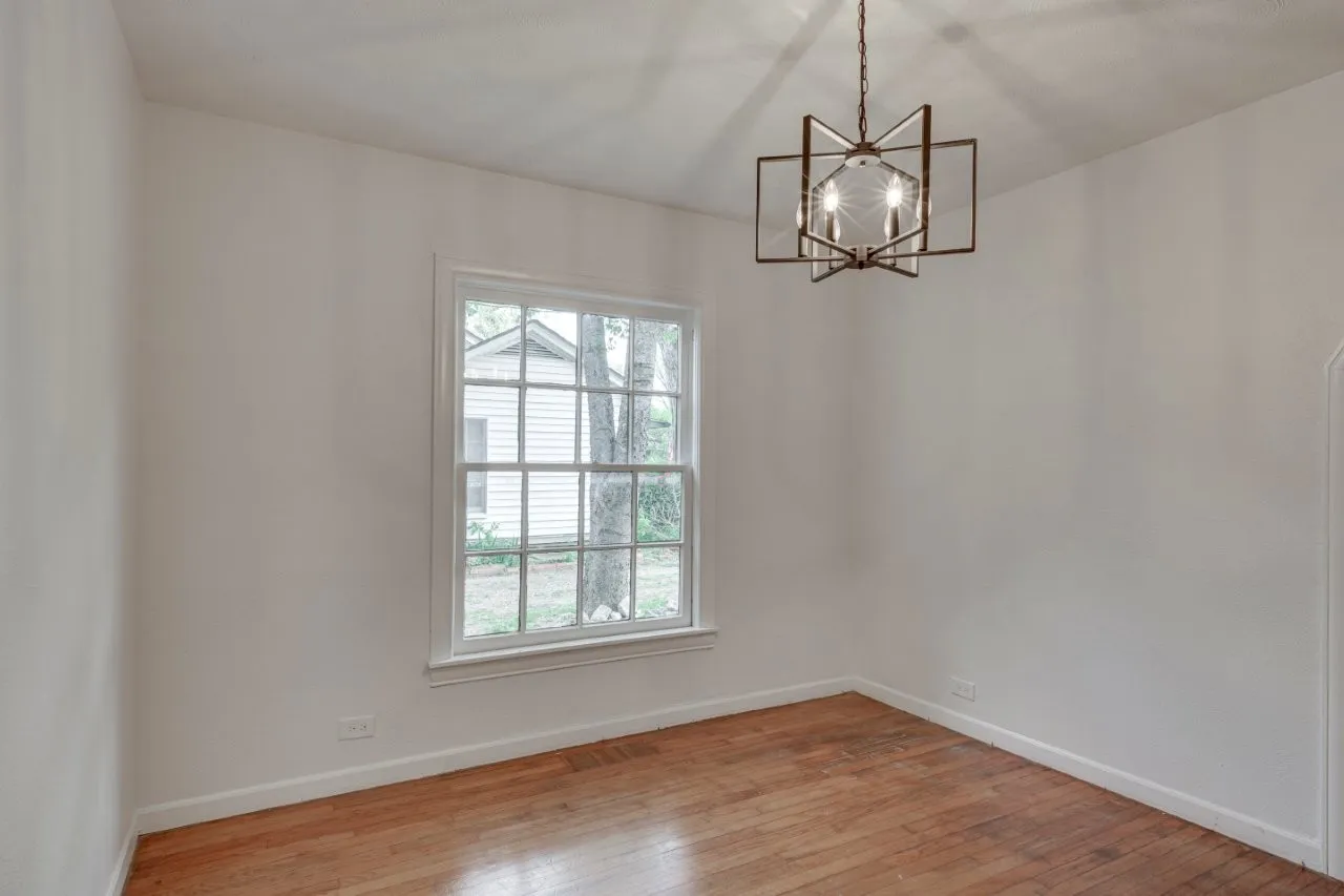Single Family Residence For Sale in Dallas County , 617 Wilson Street, Lancaster, Texas 75146, 2 Bedroom, 1 Bathroom, 1 Garage spaces, 716 Sqft, built in 1948, Preowned, mls#21227289, Real Estate Agent in Lancaster, Homes For Sale in Dallas county, Homes For Sale in Lancaster, Realtor in Lancaster Texas, Real Estate Brokerage Independent Realty Texas, Luminita Cordes Realtor