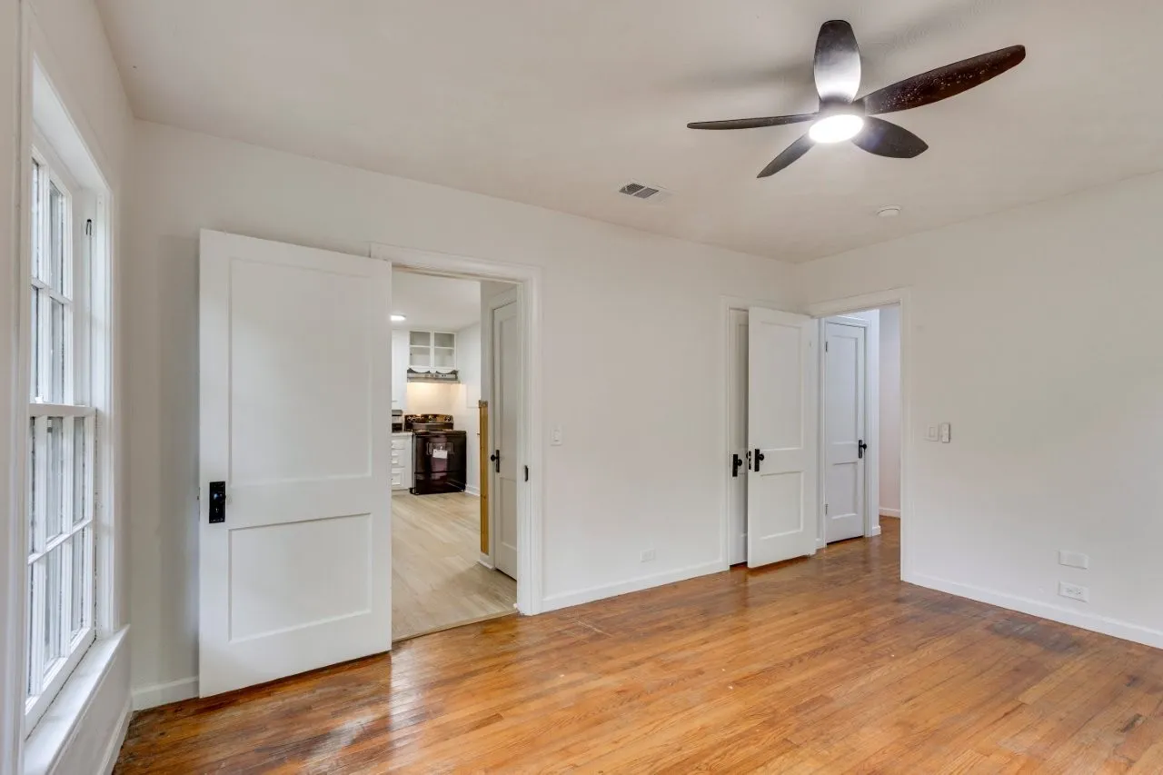 Single Family Residence For Sale in Dallas County , 617 Wilson Street, Lancaster, Texas 75146, 2 Bedroom, 1 Bathroom, 1 Garage spaces, 716 Sqft, built in 1948, Preowned, mls#21227289, Real Estate Agent in Lancaster, Homes For Sale in Dallas county, Homes For Sale in Lancaster, Realtor in Lancaster Texas, Real Estate Brokerage Independent Realty Texas, Luminita Cordes Realtor