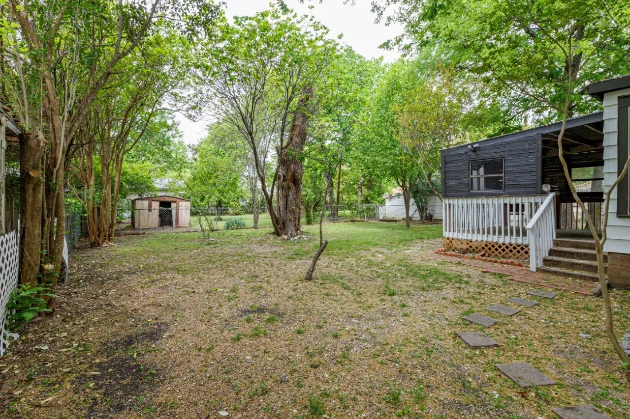 Single Family Residence For Sale in Dallas County , 617 Wilson Street, Lancaster, Texas 75146, 2 Bedroom, 1 Bathroom, 1 Garage spaces, 716 Sqft, built in 1948, Preowned, mls#21227289, Real Estate Agent in Lancaster, Homes For Sale in Dallas county, Homes For Sale in Lancaster, Realtor in Lancaster Texas, Real Estate Brokerage Independent Realty Texas, Luminita Cordes Realtor