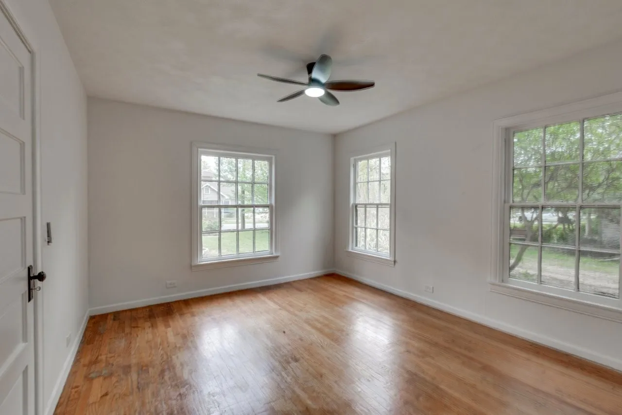Single Family Residence For Sale in Dallas County , 617 Wilson Street, Lancaster, Texas 75146, 2 Bedroom, 1 Bathroom, 1 Garage spaces, 716 Sqft, built in 1948, Preowned, mls#21227289, Real Estate Agent in Lancaster, Homes For Sale in Dallas county, Homes For Sale in Lancaster, Realtor in Lancaster Texas, Real Estate Brokerage Independent Realty Texas, Luminita Cordes Realtor