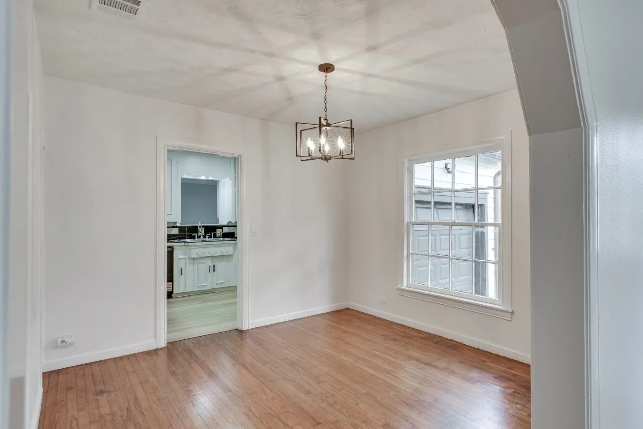 Single Family Residence For Sale in Dallas County , 617 Wilson Street, Lancaster, Texas 75146, 2 Bedroom, 1 Bathroom, 1 Garage spaces, 716 Sqft, built in 1948, Preowned, mls#21227289, Real Estate Agent in Lancaster, Homes For Sale in Dallas county, Homes For Sale in Lancaster, Realtor in Lancaster Texas, Real Estate Brokerage Independent Realty Texas, Luminita Cordes Realtor