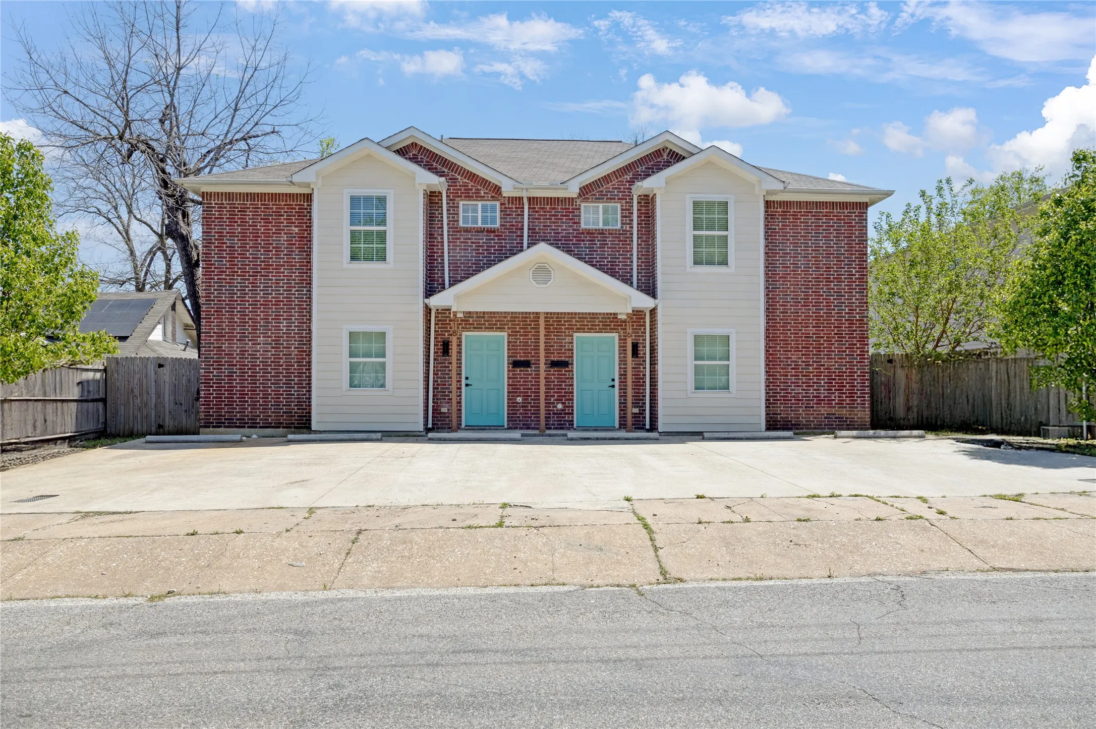 Duplex For Sale in Grayson County , 216 & 218 E Cherry Street, Sherman, Texas 75090, 6 Bedroom, 4 Bathroom, Garage spaces, 0 Sqft, built in 2018, Preowned, mls#21227278, Real Estate Agent in Sherman, Homes For Sale in Grayson county, Homes For Sale in Sherman, Realtor in Sherman Texas, Real Estate Brokerage Independent Realty Texas, Luminita Cordes Realtor