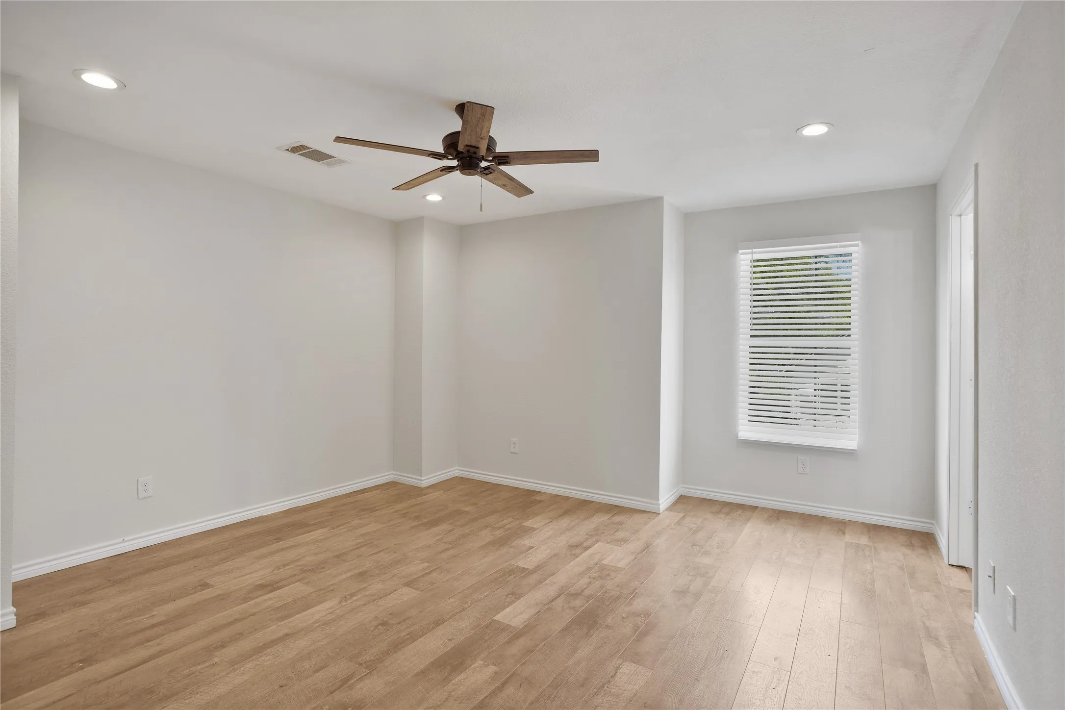 Duplex For Sale in Grayson County , 216 & 218 E Cherry Street, Sherman, Texas 75090, 6 Bedroom, 4 Bathroom, Garage spaces, 0 Sqft, built in 2018, Preowned, mls#21227278, Real Estate Agent in Sherman, Homes For Sale in Grayson county, Homes For Sale in Sherman, Realtor in Sherman Texas, Real Estate Brokerage Independent Realty Texas, Luminita Cordes Realtor