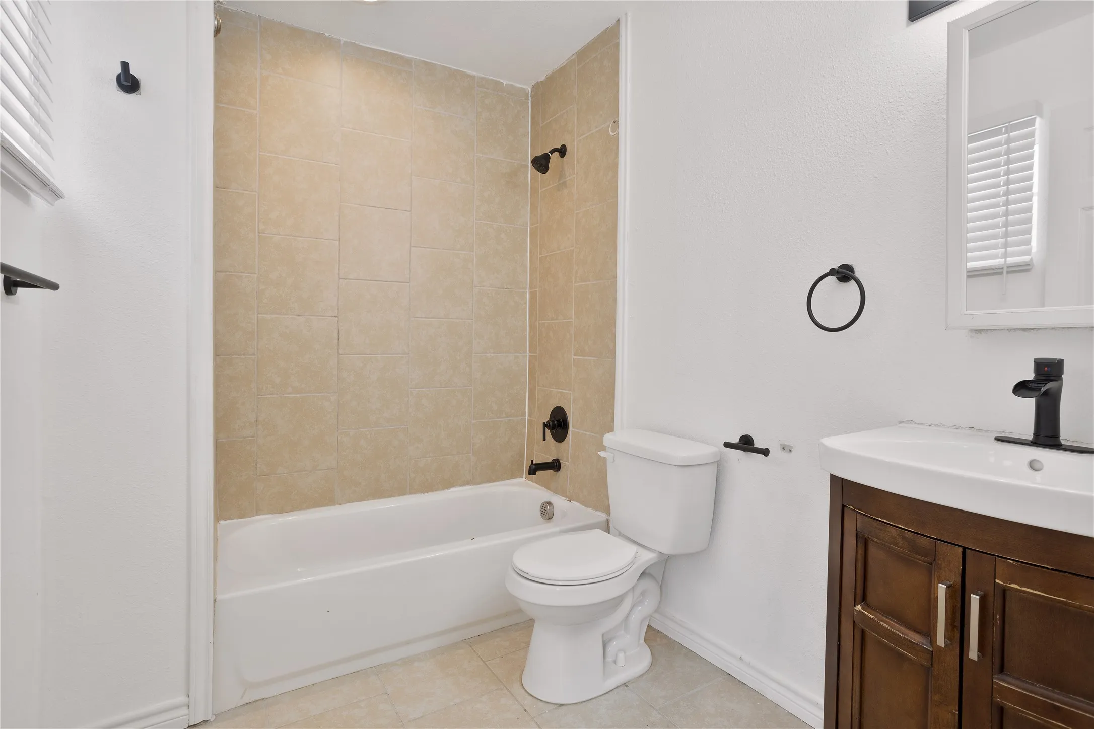 Duplex For Sale in Grayson County , 216 & 218 E Cherry Street, Sherman, Texas 75090, 6 Bedroom, 4 Bathroom, Garage spaces, 0 Sqft, built in 2018, Preowned, mls#21227278, Real Estate Agent in Sherman, Homes For Sale in Grayson county, Homes For Sale in Sherman, Realtor in Sherman Texas, Real Estate Brokerage Independent Realty Texas, Luminita Cordes Realtor