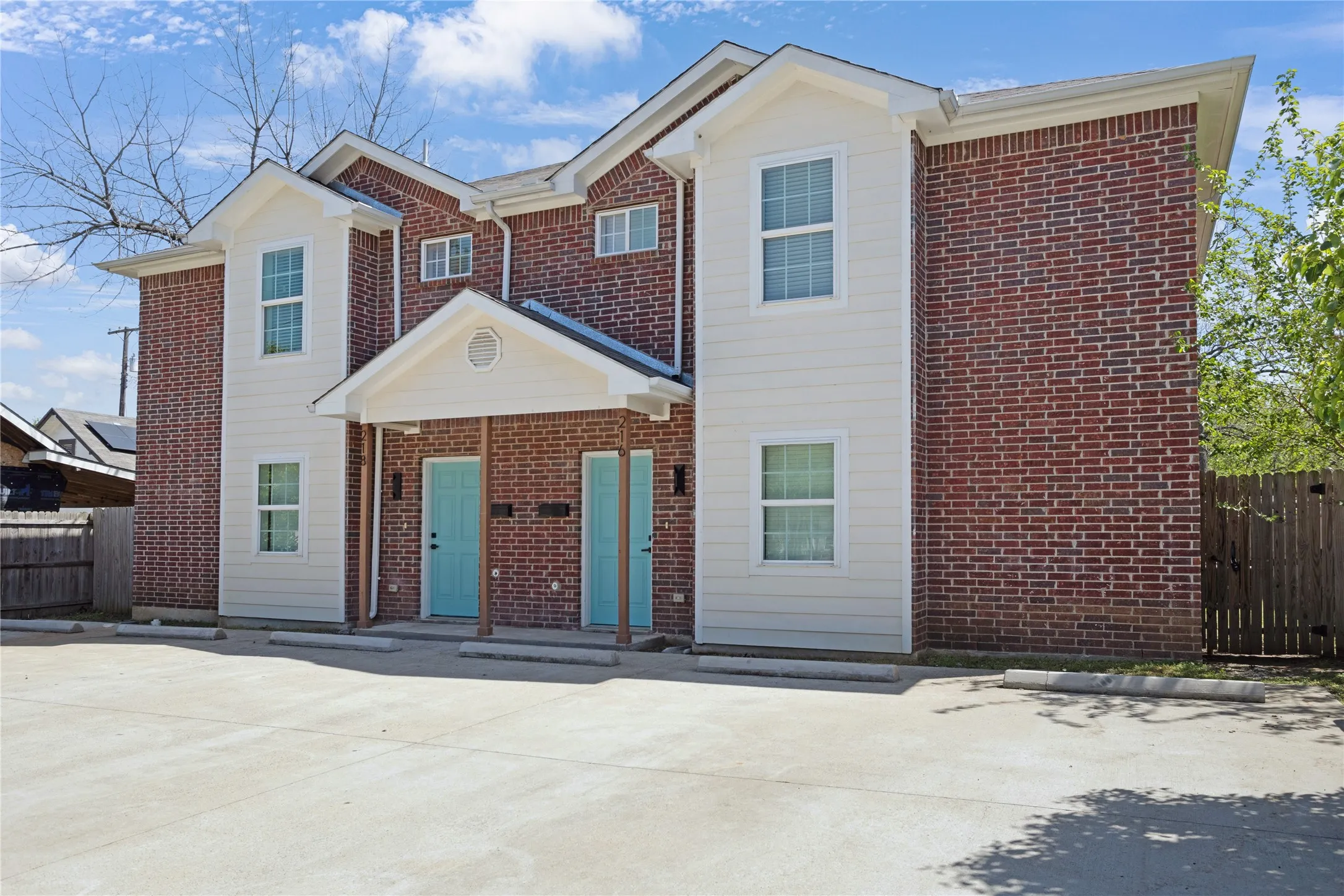 Duplex For Sale in Grayson County , 216 & 218 E Cherry Street, Sherman, Texas 75090, 6 Bedroom, 4 Bathroom, Garage spaces, 0 Sqft, built in 2018, Preowned, mls#21227278, Real Estate Agent in Sherman, Homes For Sale in Grayson county, Homes For Sale in Sherman, Realtor in Sherman Texas, Real Estate Brokerage Independent Realty Texas, Luminita Cordes Realtor