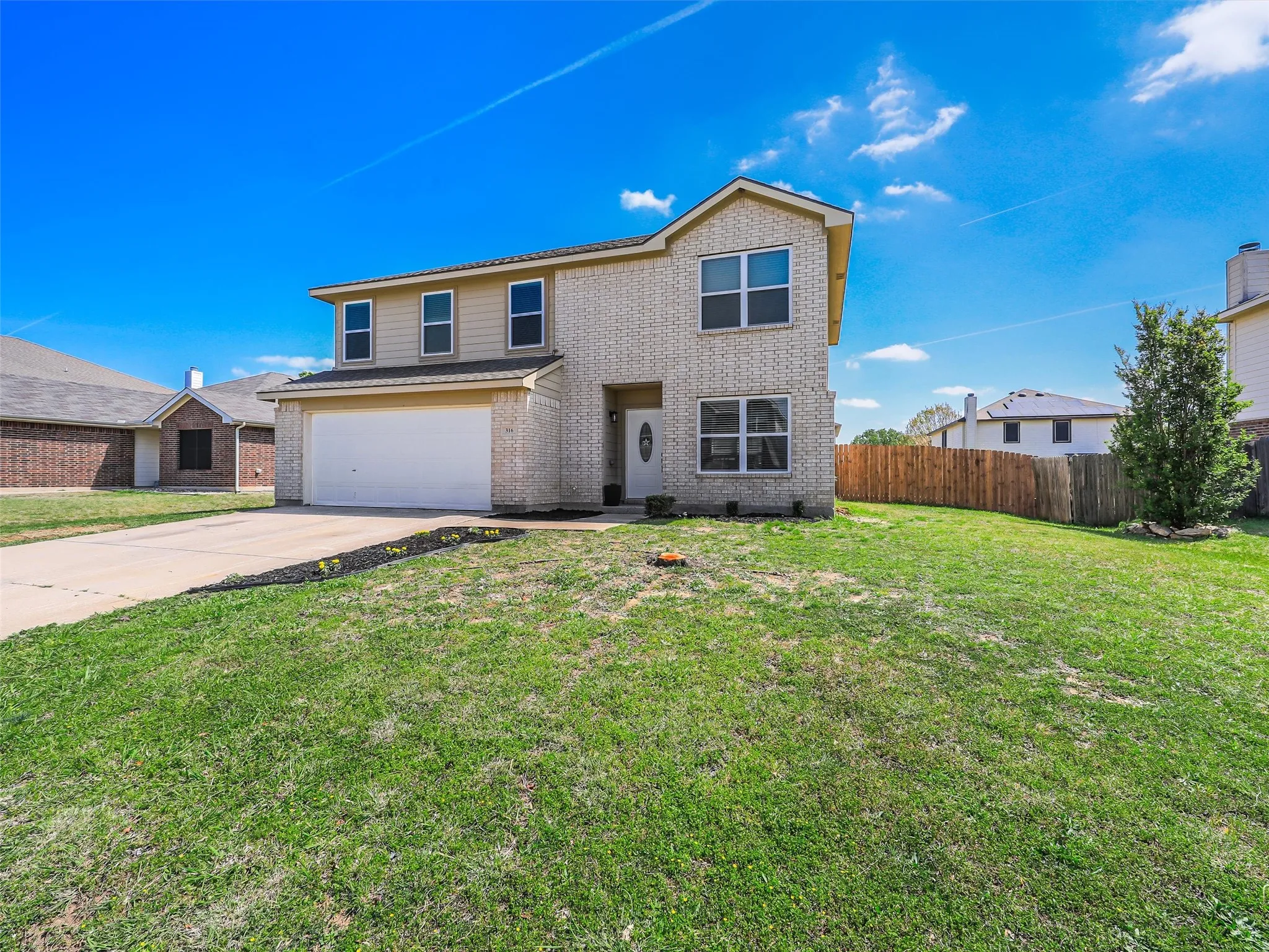 Single Family Residence For Sale in Denton County , 316 Spurlock Drive, Krum, Texas 76249, 3 Bedroom, 3 Bathroom, 2 Garage spaces, 1,913 Sqft, built in 2005, Preowned, mls#21226285, Real Estate Agent in Krum, Homes For Sale in Denton county, Homes For Sale in Krum, Realtor in Krum Texas, Real Estate Brokerage Independent Realty Texas, Luminita Cordes Realtor