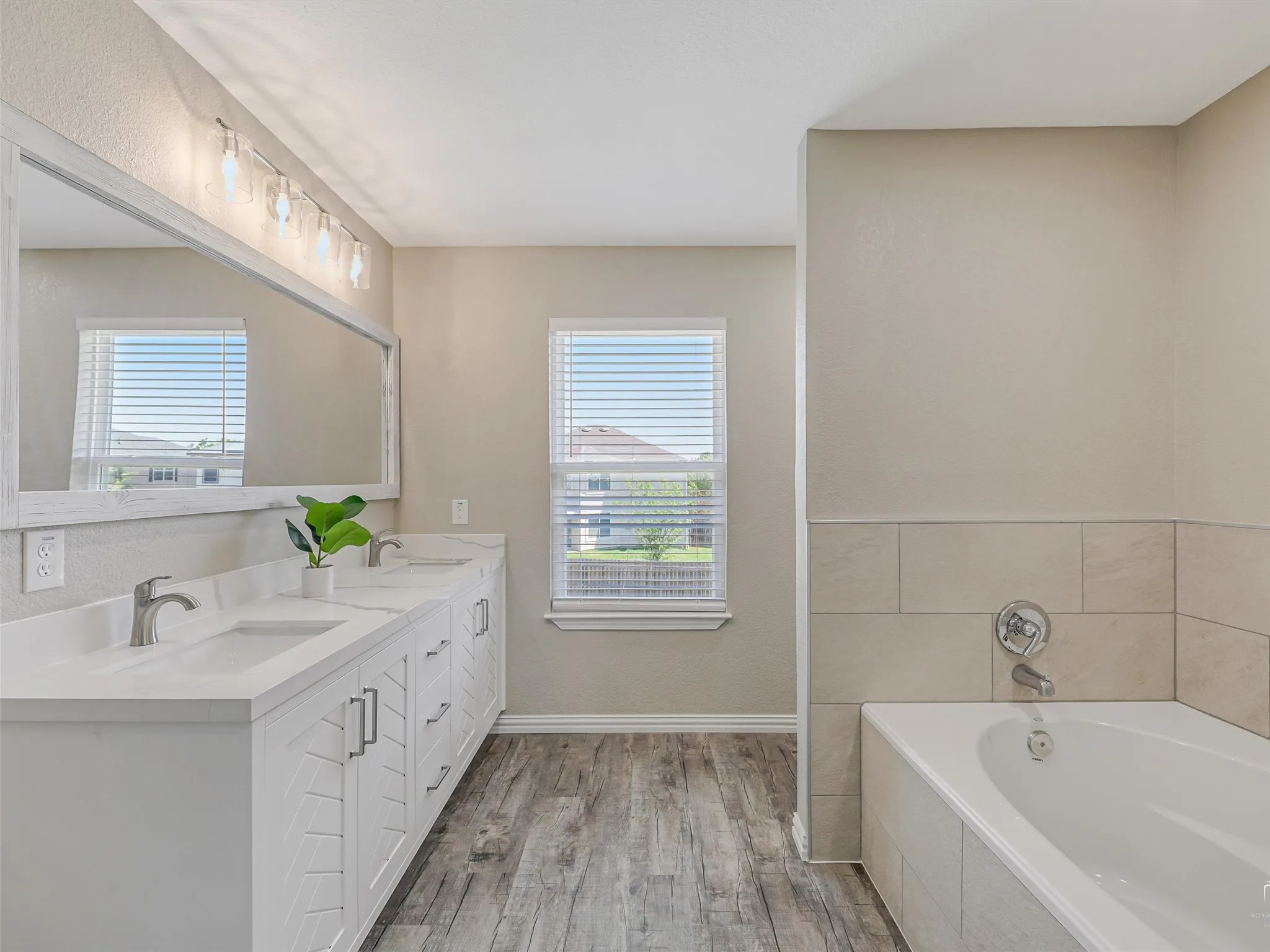 Single Family Residence For Sale in Denton County , 316 Spurlock Drive, Krum, Texas 76249, 3 Bedroom, 3 Bathroom, 2 Garage spaces, 1,913 Sqft, built in 2005, Preowned, mls#21226285, Real Estate Agent in Krum, Homes For Sale in Denton county, Homes For Sale in Krum, Realtor in Krum Texas, Real Estate Brokerage Independent Realty Texas, Luminita Cordes Realtor